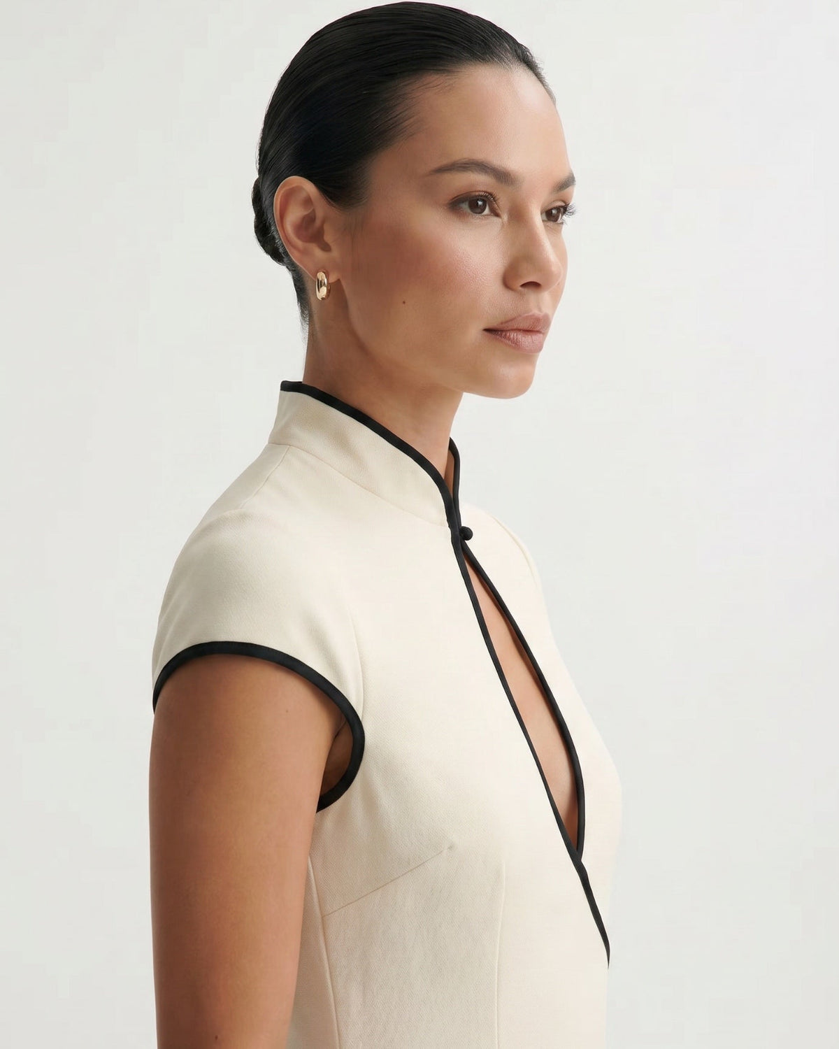 Sleeveless Stretch Mini Dress with Black Linear Detailing – Off White