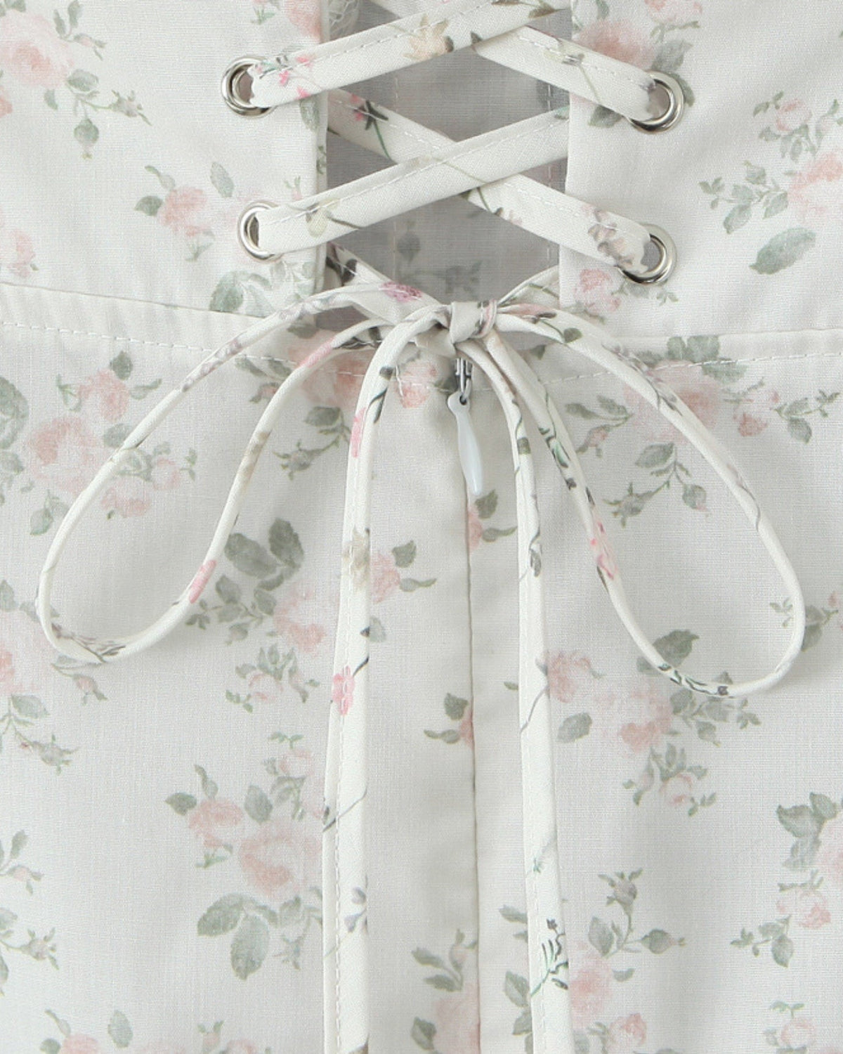 Lace Patchwork Dress with Tailored Silhouette – White Floral
