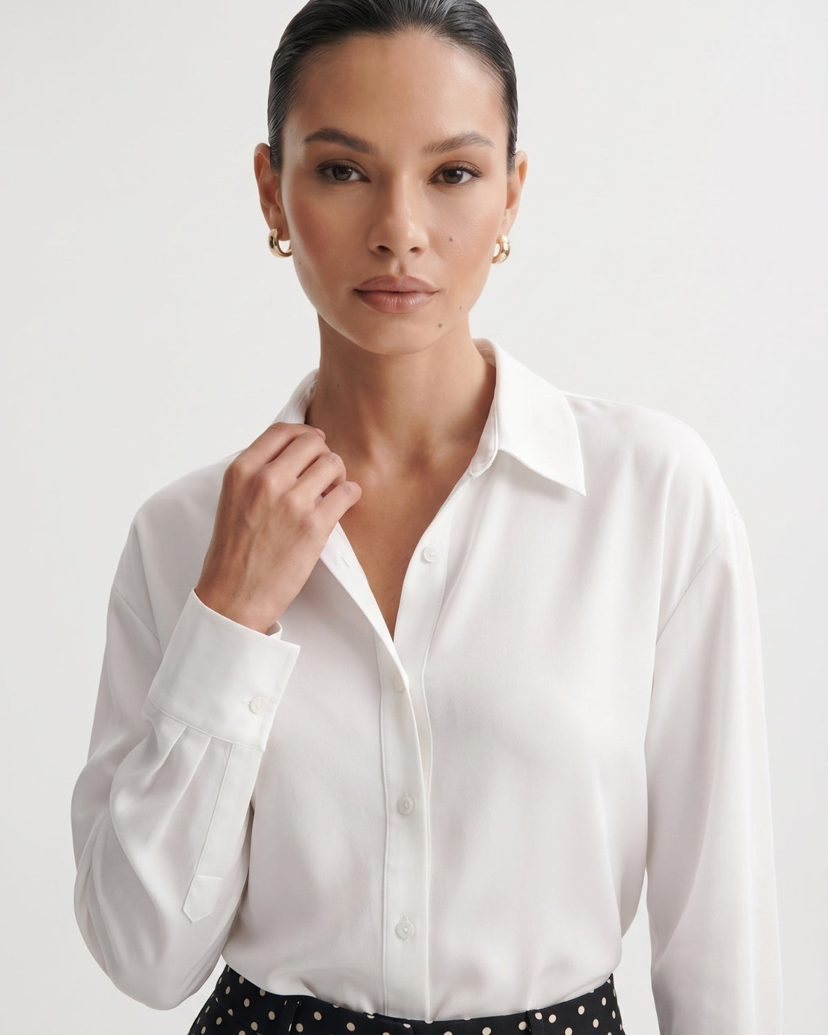 Milena Relaxed Linen Shirt with Mother-of-Pearl Buttons – view 11