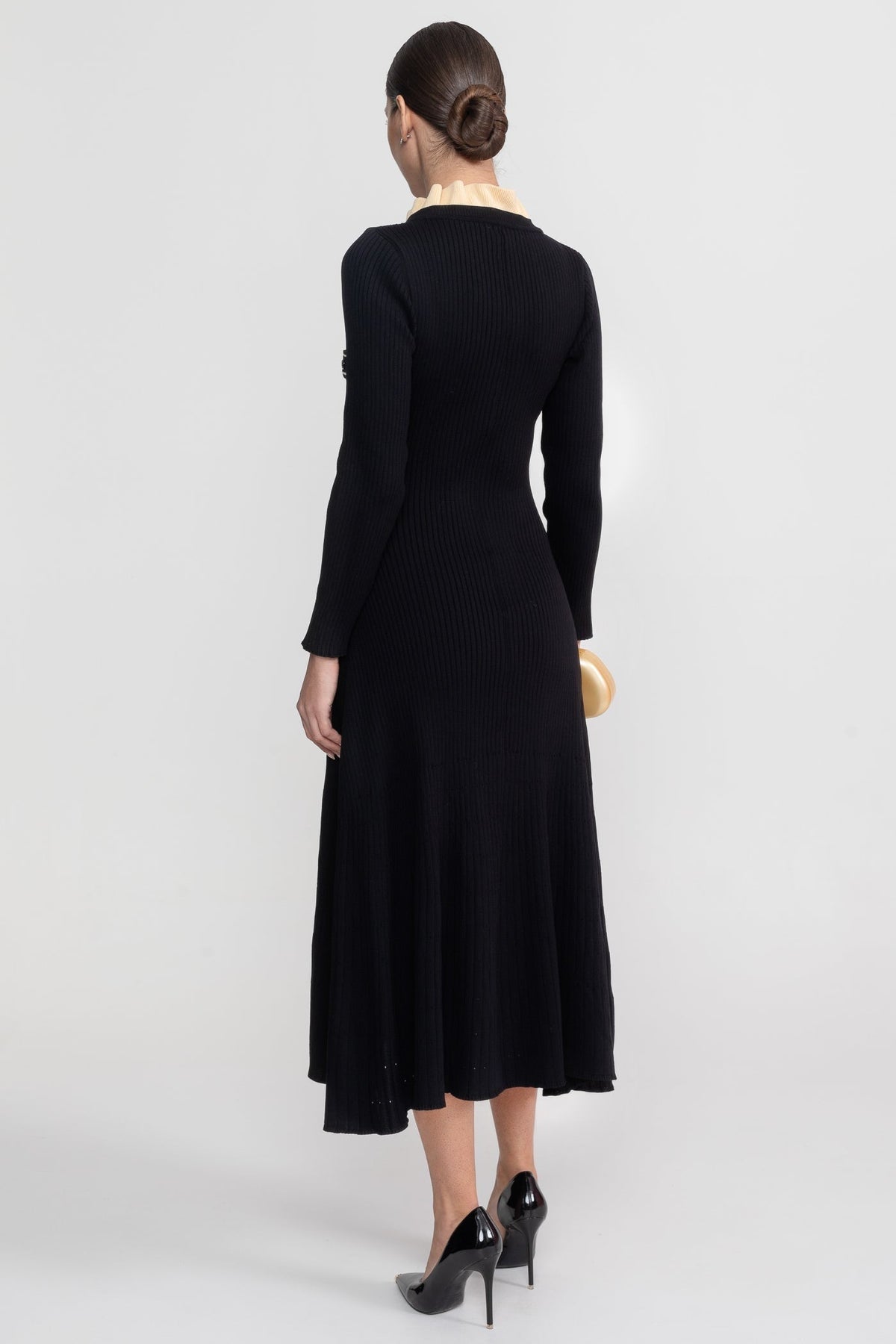 Ribbed Knit Button-Through Midi Dress with Ruffle Neck – Black