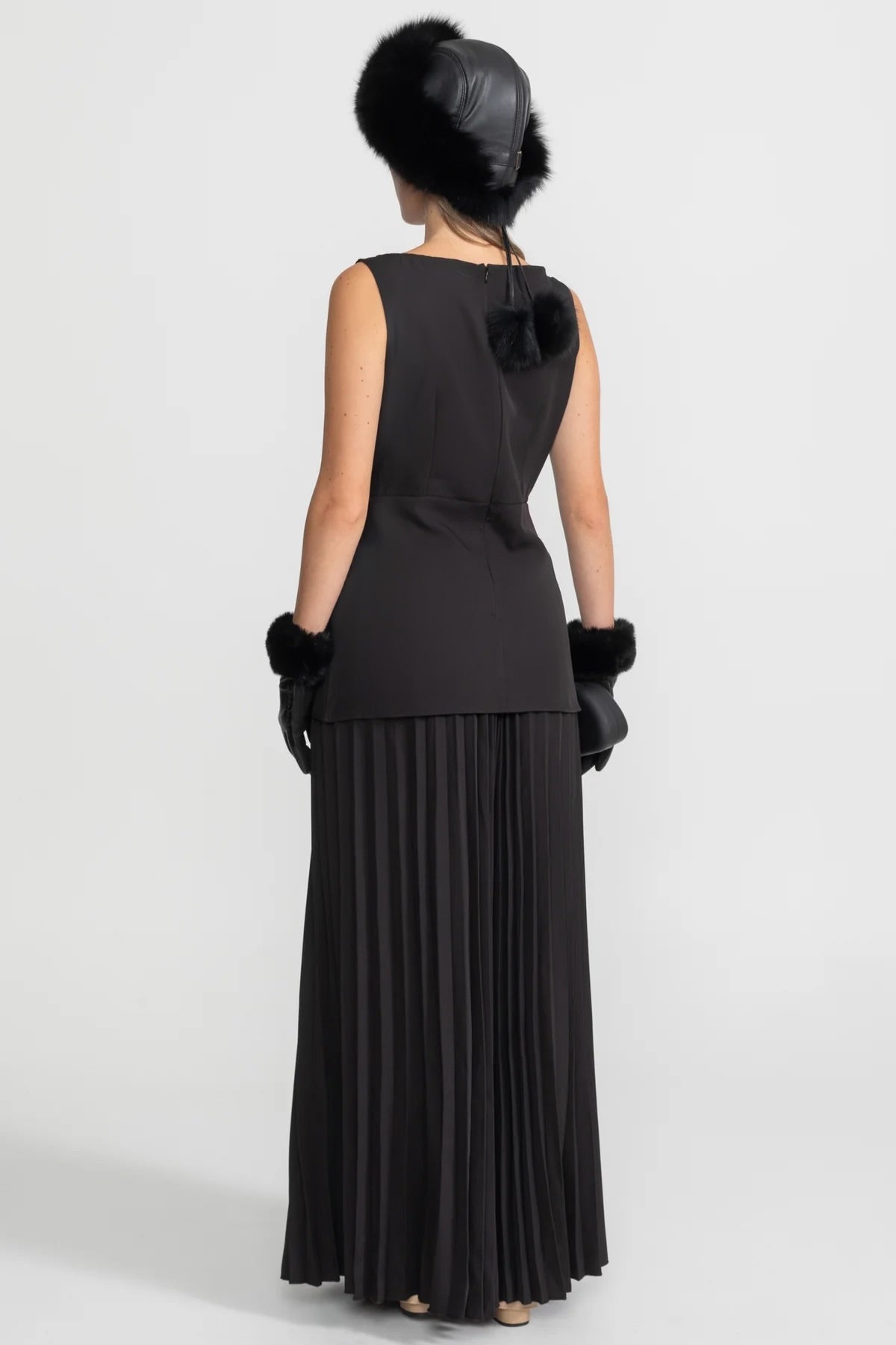 Sleeveless Bateau Neck Tailored Top and Pleated Maxi Skirt Set – Black – view 3