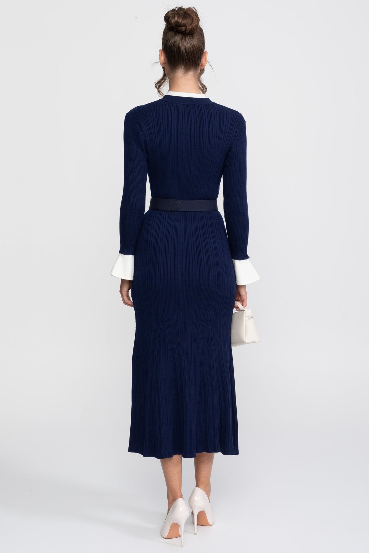 Fine Rib Knit Belted Midi Dress with Ivory Collar and Flared Cuffs – Navy – view 5