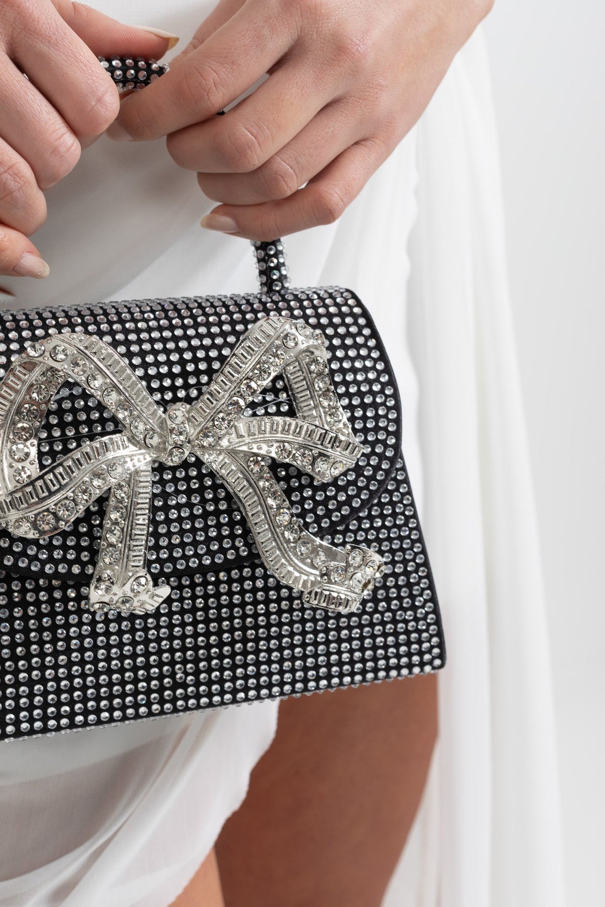 Sparkling Rhinestone Clutch with Decorative Metallic Bow – Black