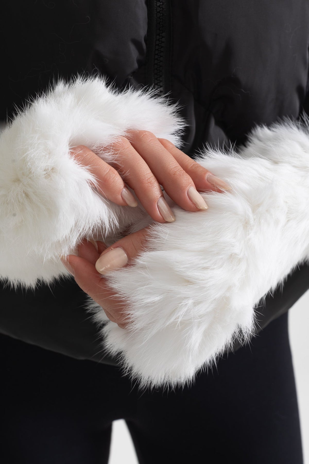 Fingerless Gloves with Fluffy Texture – White – view 4