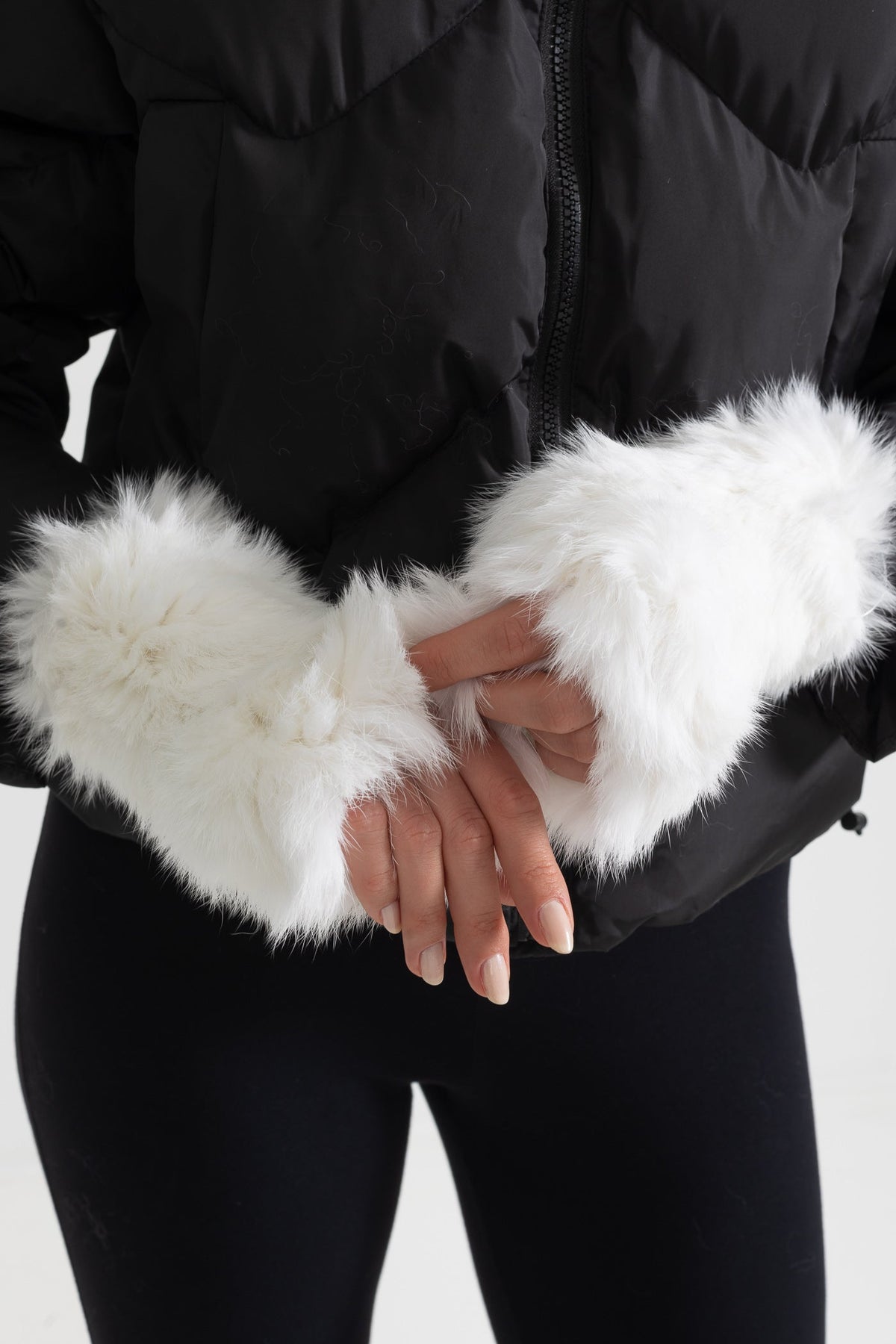 Fingerless Gloves with Fluffy Texture – White – view 1