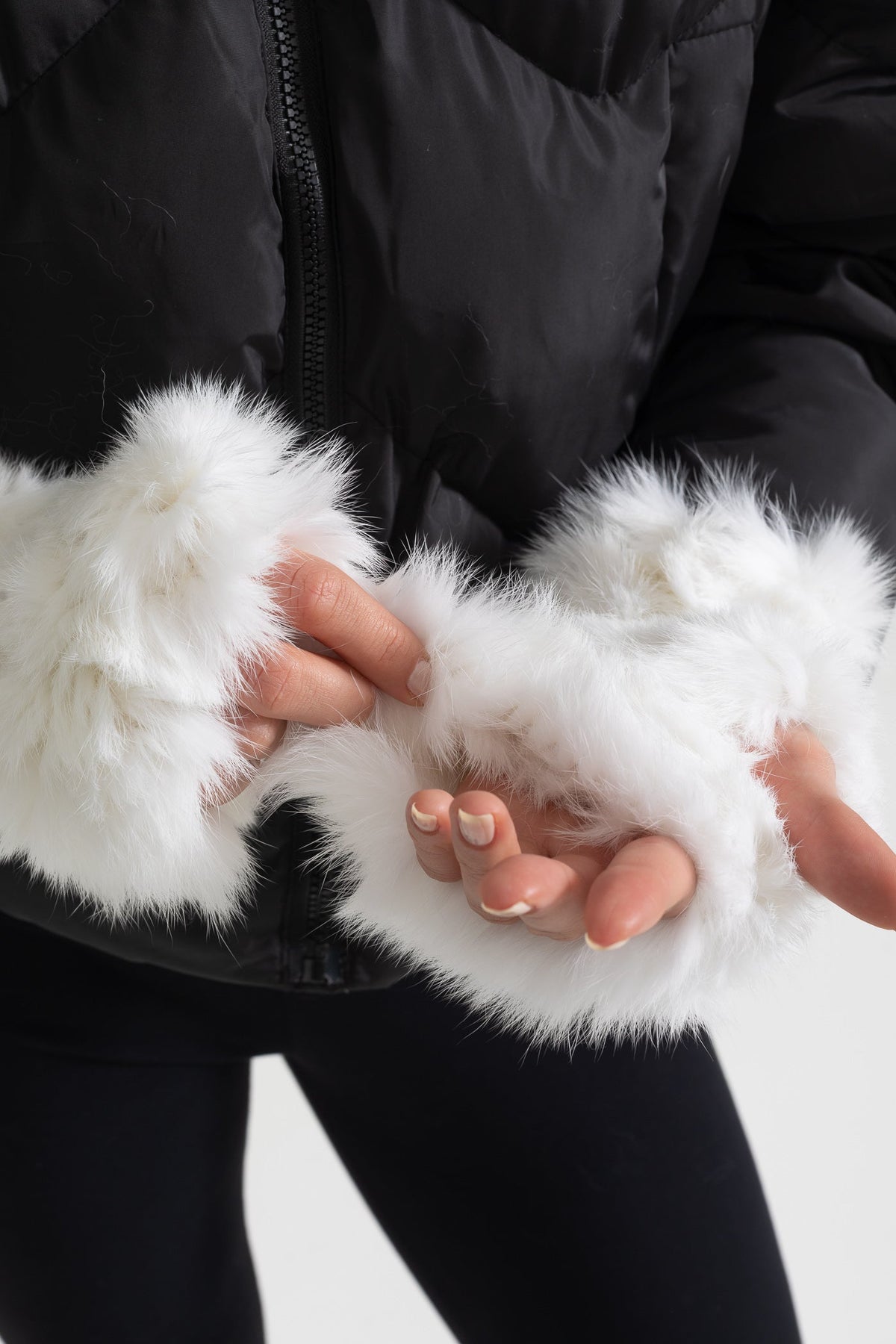 Fingerless Gloves with Fluffy Texture – White – view 5
