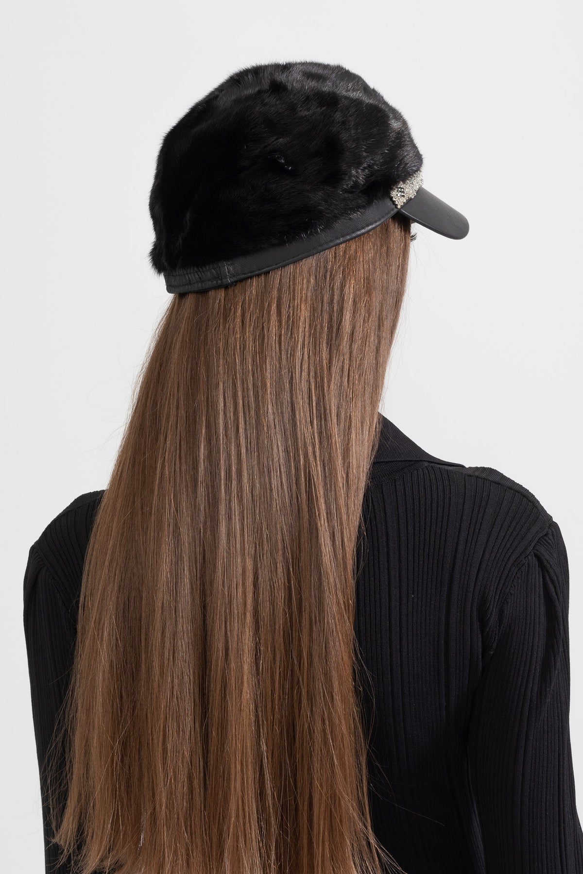 Hat with Leather-Finish Visor and Silver Chain – Black – view 4