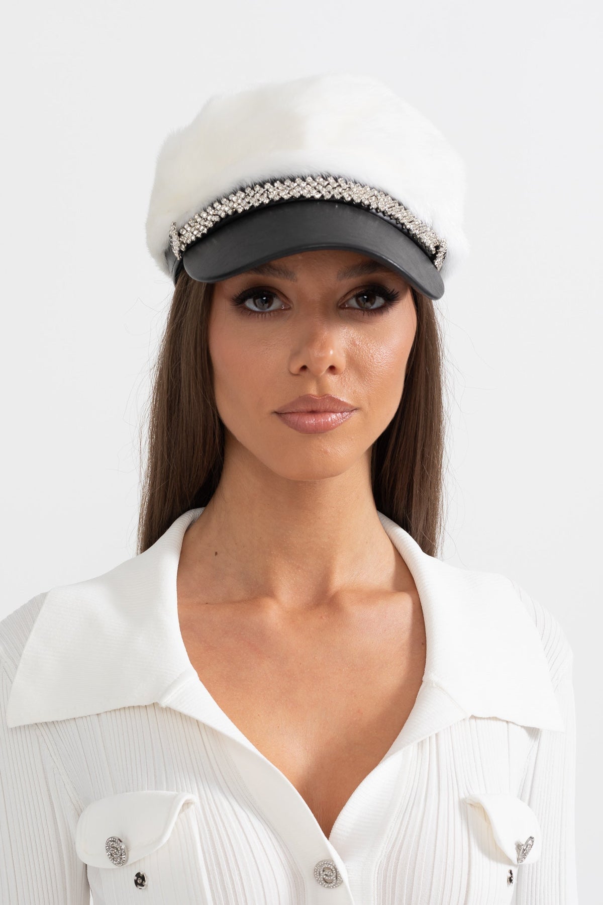 Hat with Leather-Finish Visor and Silver Chain – White – view 3