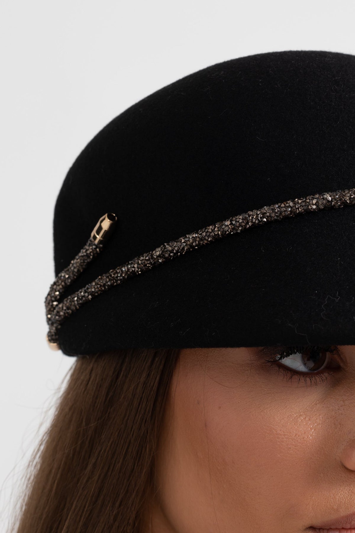 Short Brim Hat with Wrapped Detail and Chain Accent – Black – view 4