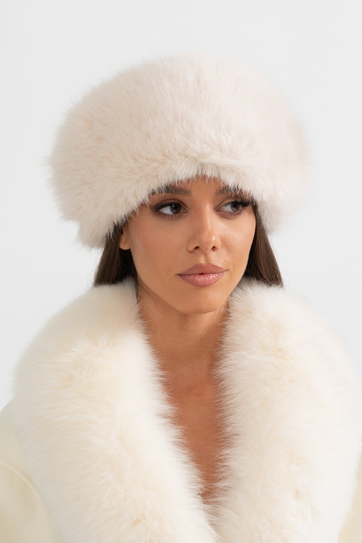 Plush Furry Texture Round Hat with Wide Brim – Ivory