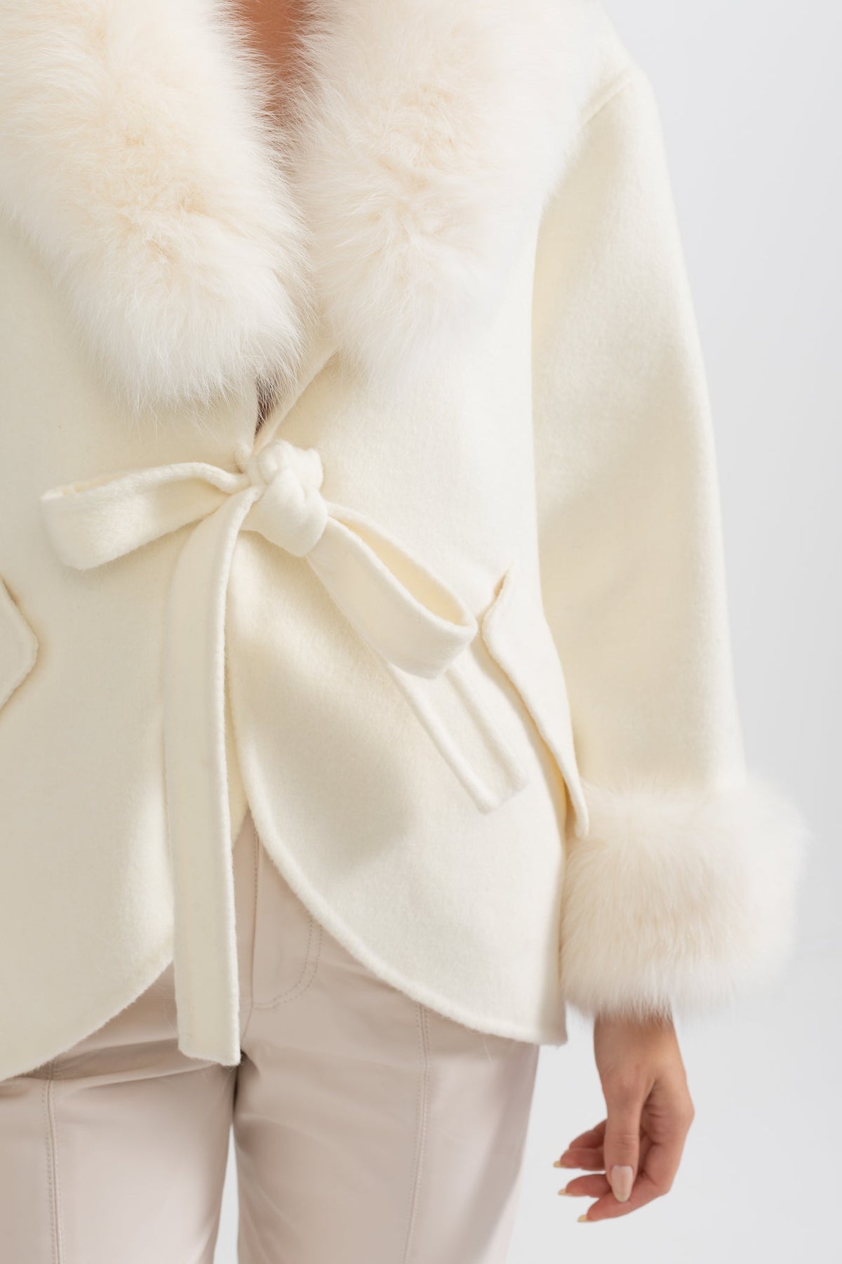 Cashmere Wrap Coat with Oversized Collar and Cuffs – Off White – view 3