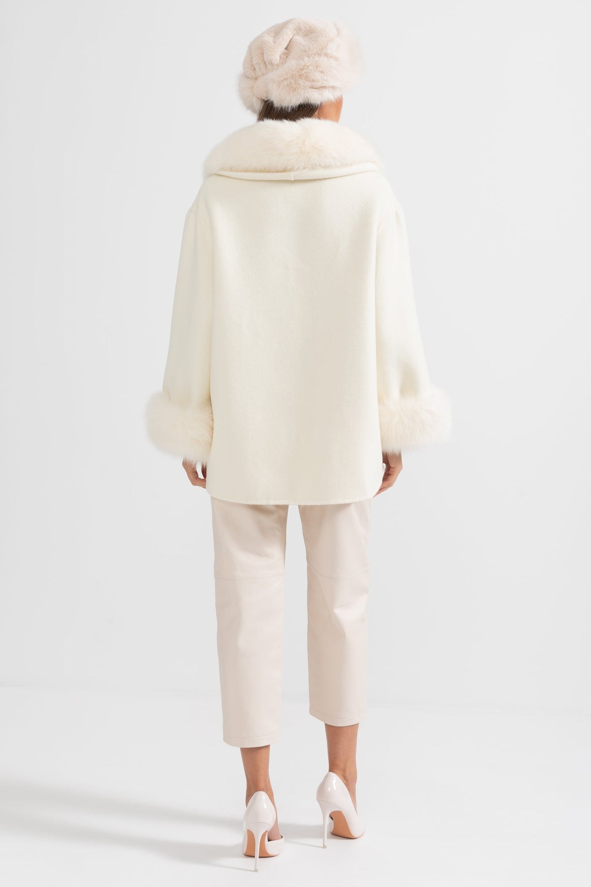 Cashmere Wrap Coat with Oversized Collar and Cuffs – Off White – view 8