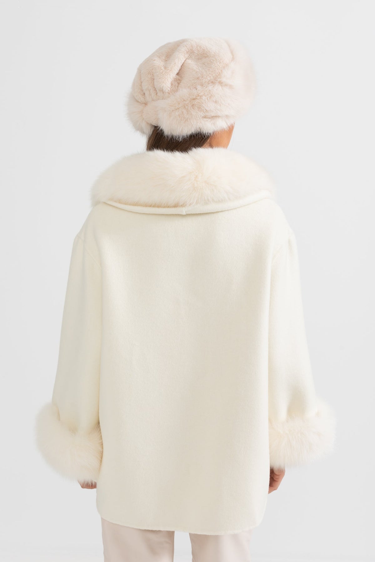Cashmere Wrap Coat with Oversized Collar and Cuffs – Off White – view 9