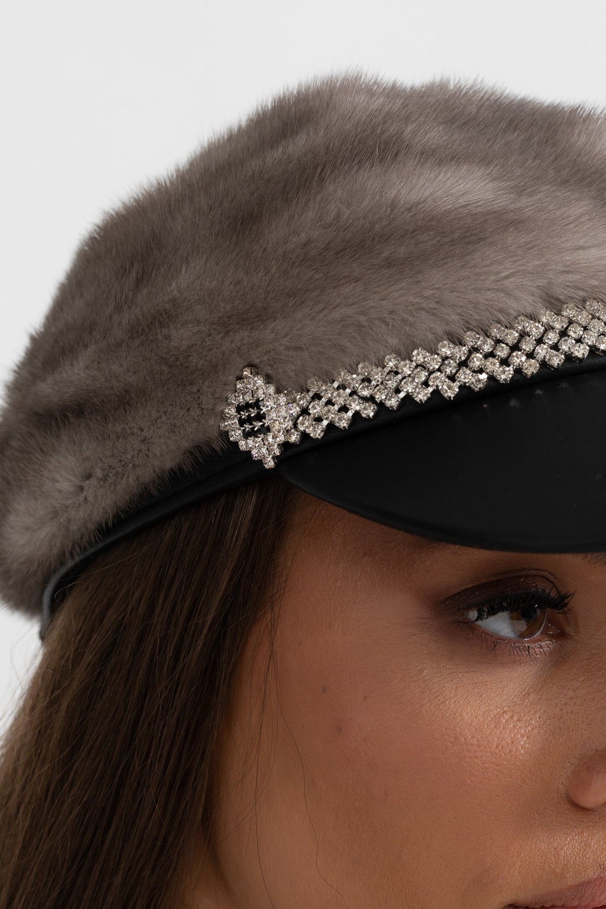 Hat with Leather-Finish Visor and Silver Chain – Grey – view 3