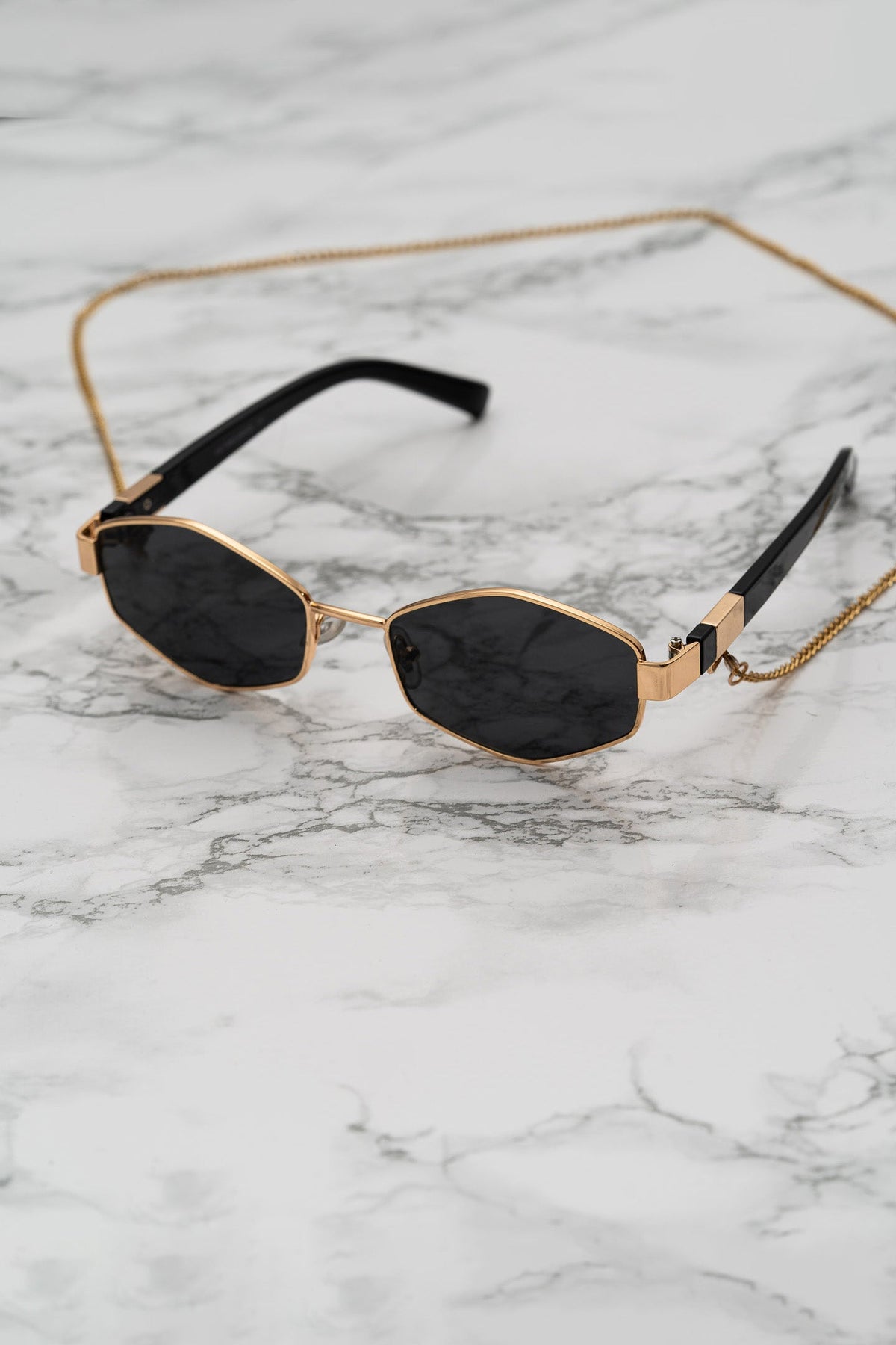 Hexagonal Lens Sunglasses with Detachable Gold Chain – Black – view 2