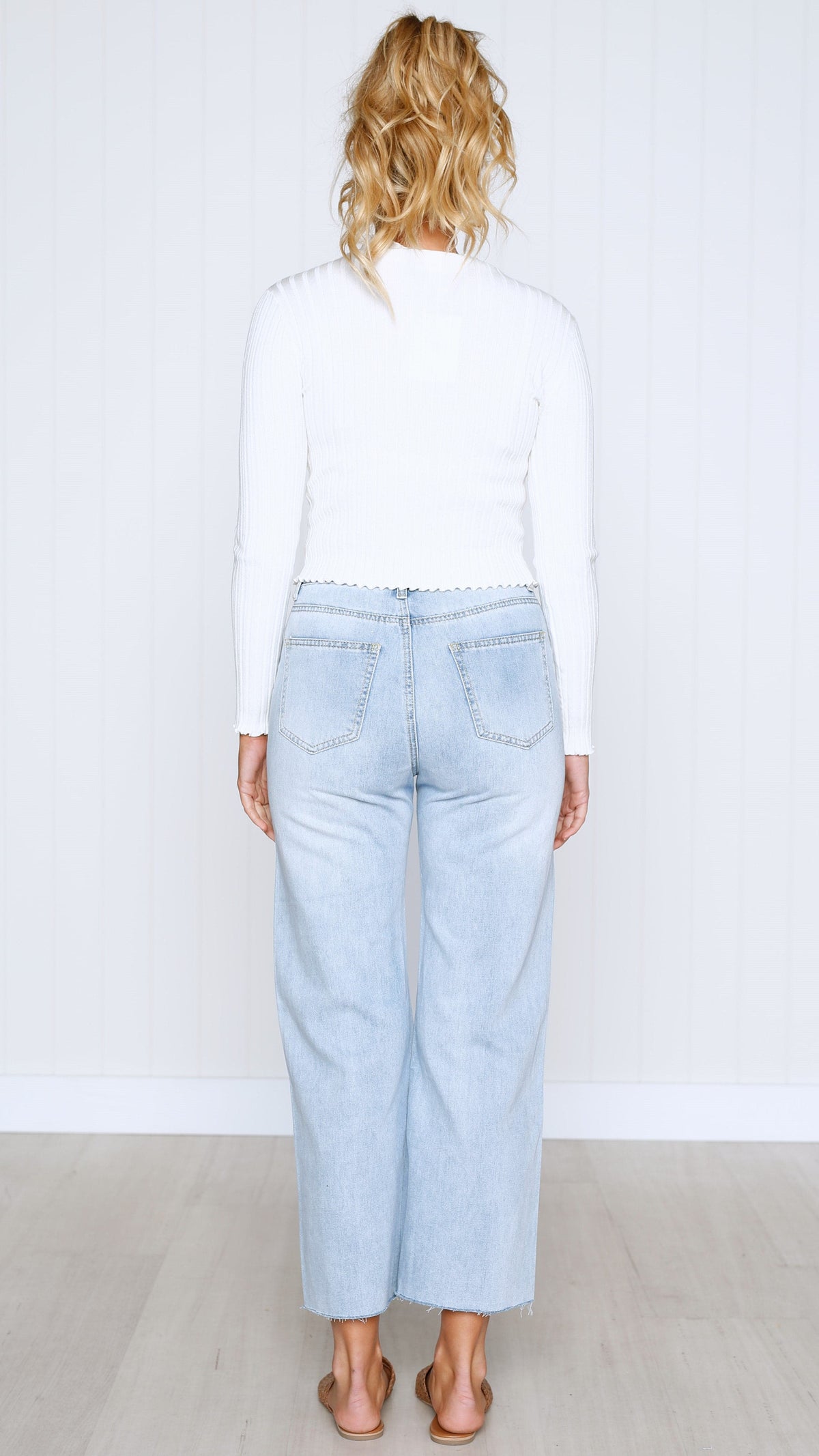Jaykowa Mid Rise Wide Leg Jeans with Distressed Hem – Light Wash