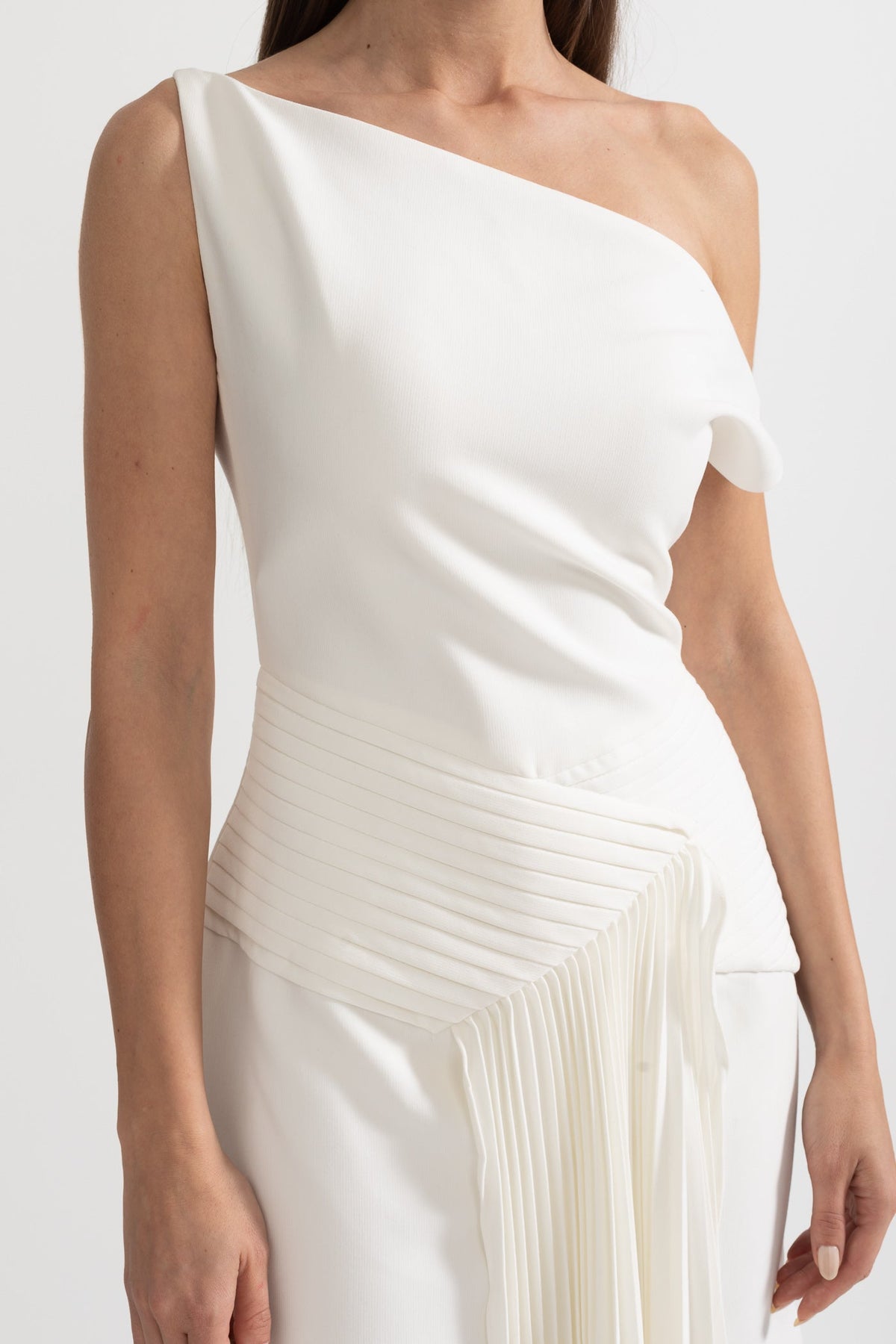 Off-Shoulder Minimalist Midi Dress with Pleated Waist – White – view 5