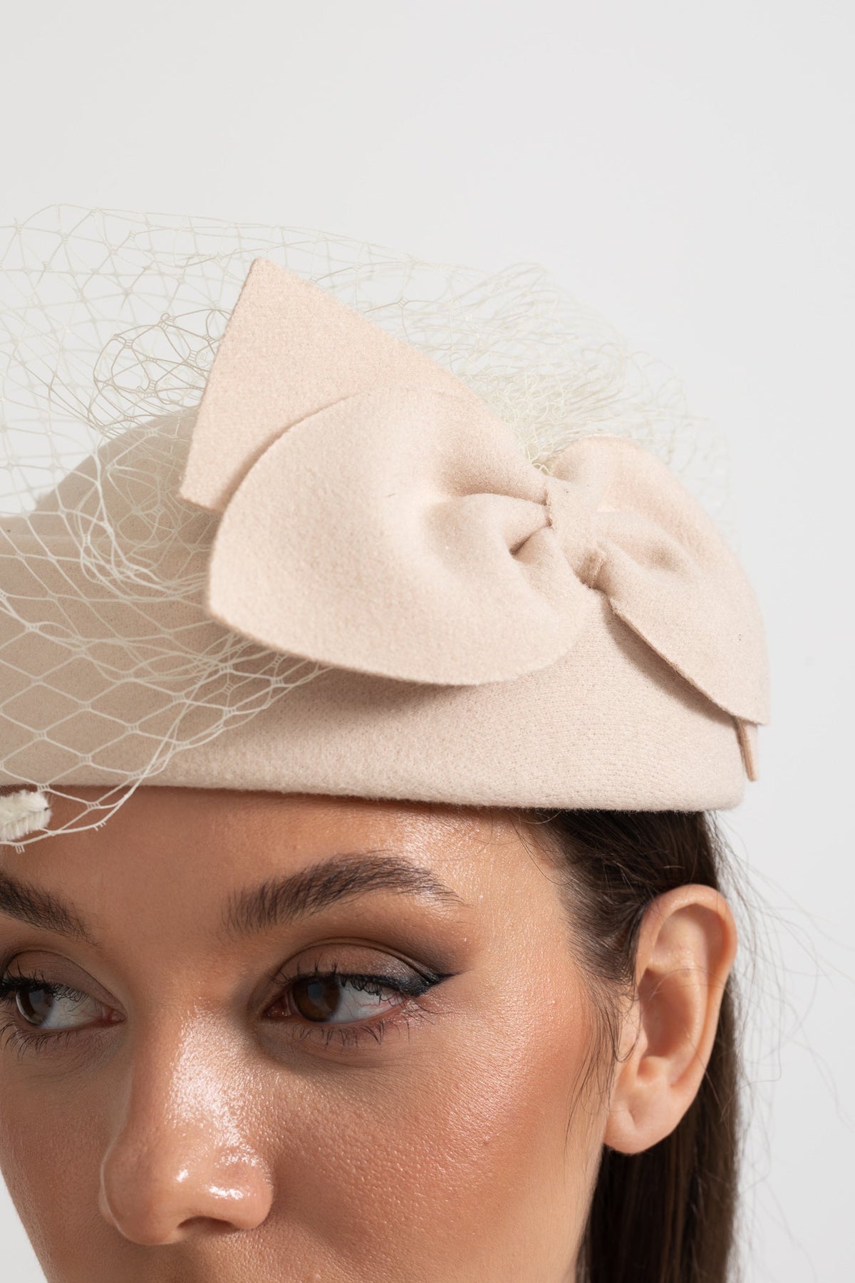 Netting Overlay Hat with Decorative Bow Appliqué – Beige – view 5
