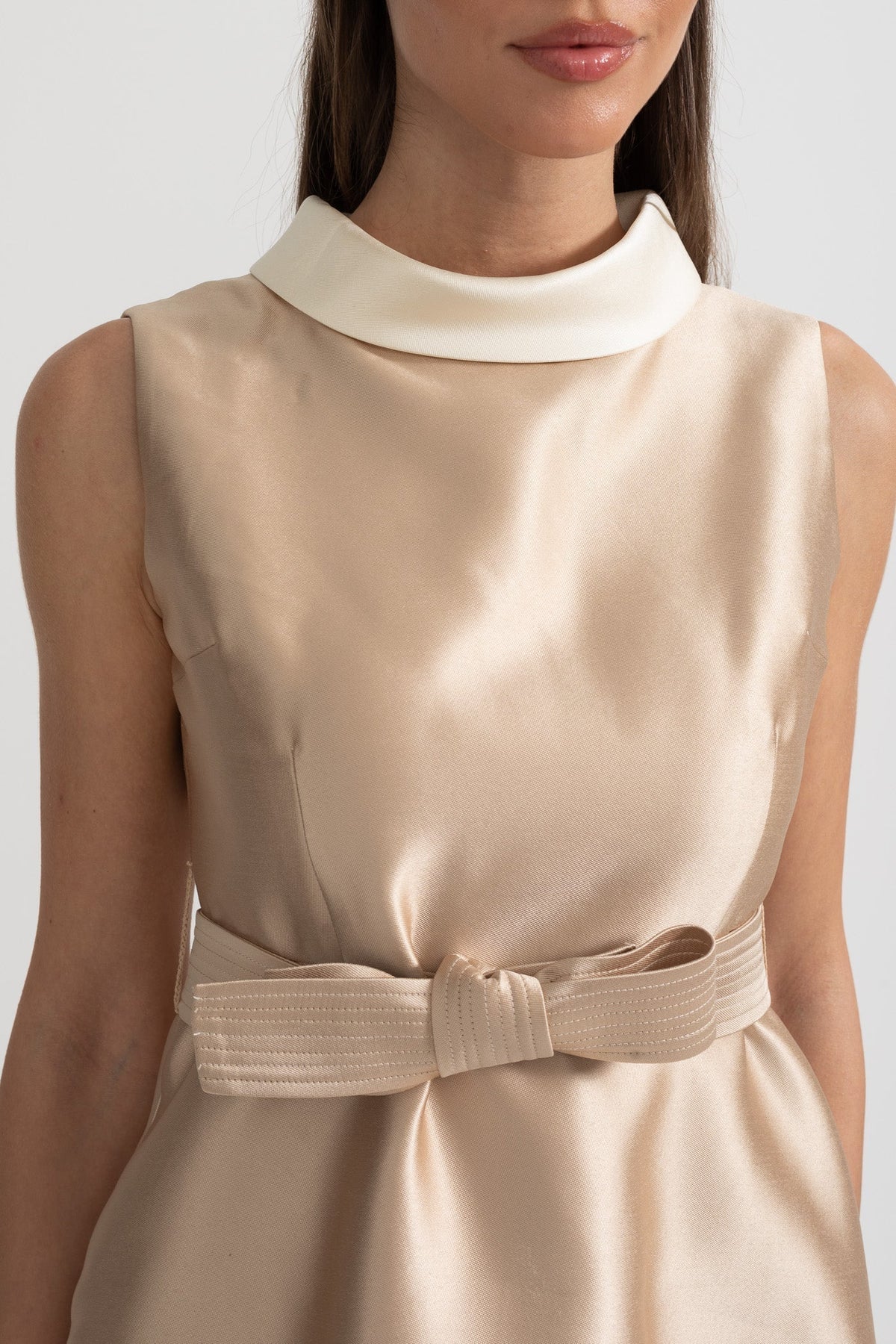 Satin Knee-Length Dress with White Collar and Bow Belt – Beige – view 5
