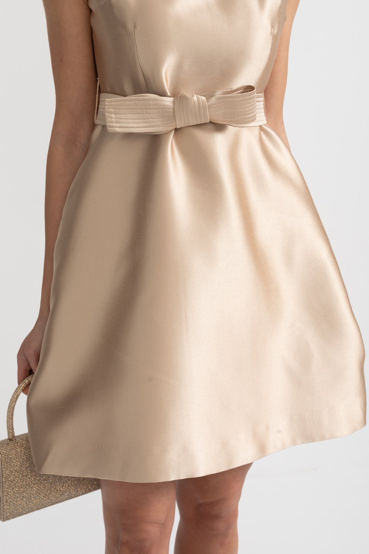 Satin Knee-Length Dress with White Collar and Bow Belt – Beige – view 6