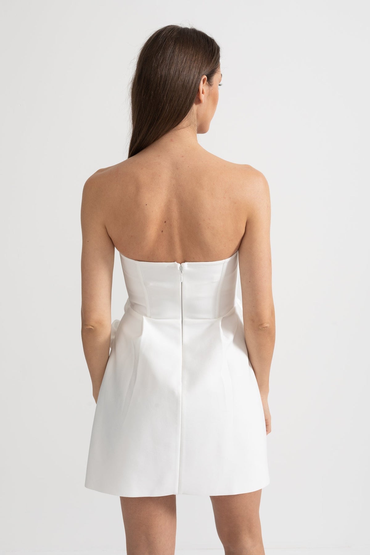 Strapless Sweetheart Mini Dress with Sculptural 3D Floral Appliqués – White – view 6