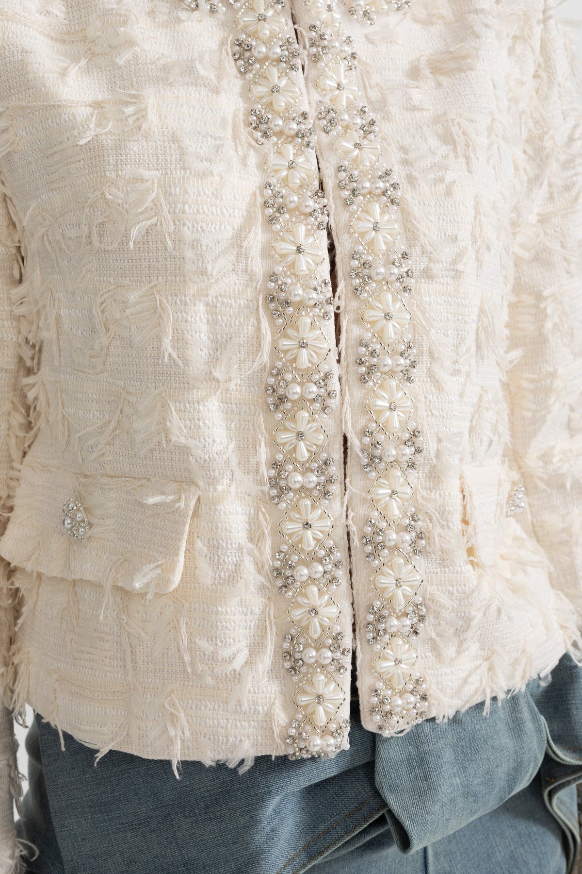 Cropped Tweed-Effect Jacket Top with Pearl and Crystal Trim – Ivoire – view 7