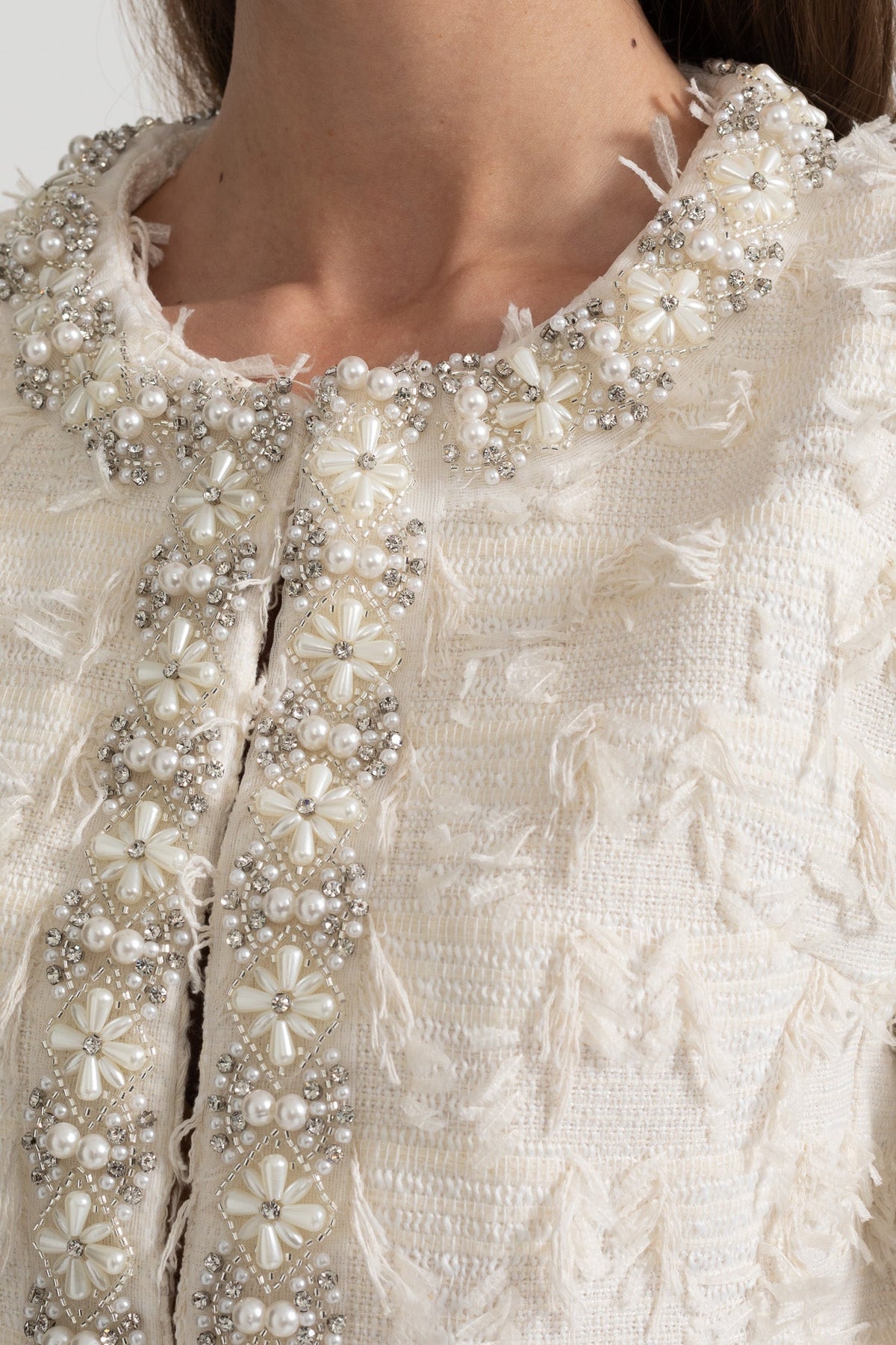 Cropped Tweed-Effect Jacket Top with Pearl and Crystal Trim – Ivoire – view 11