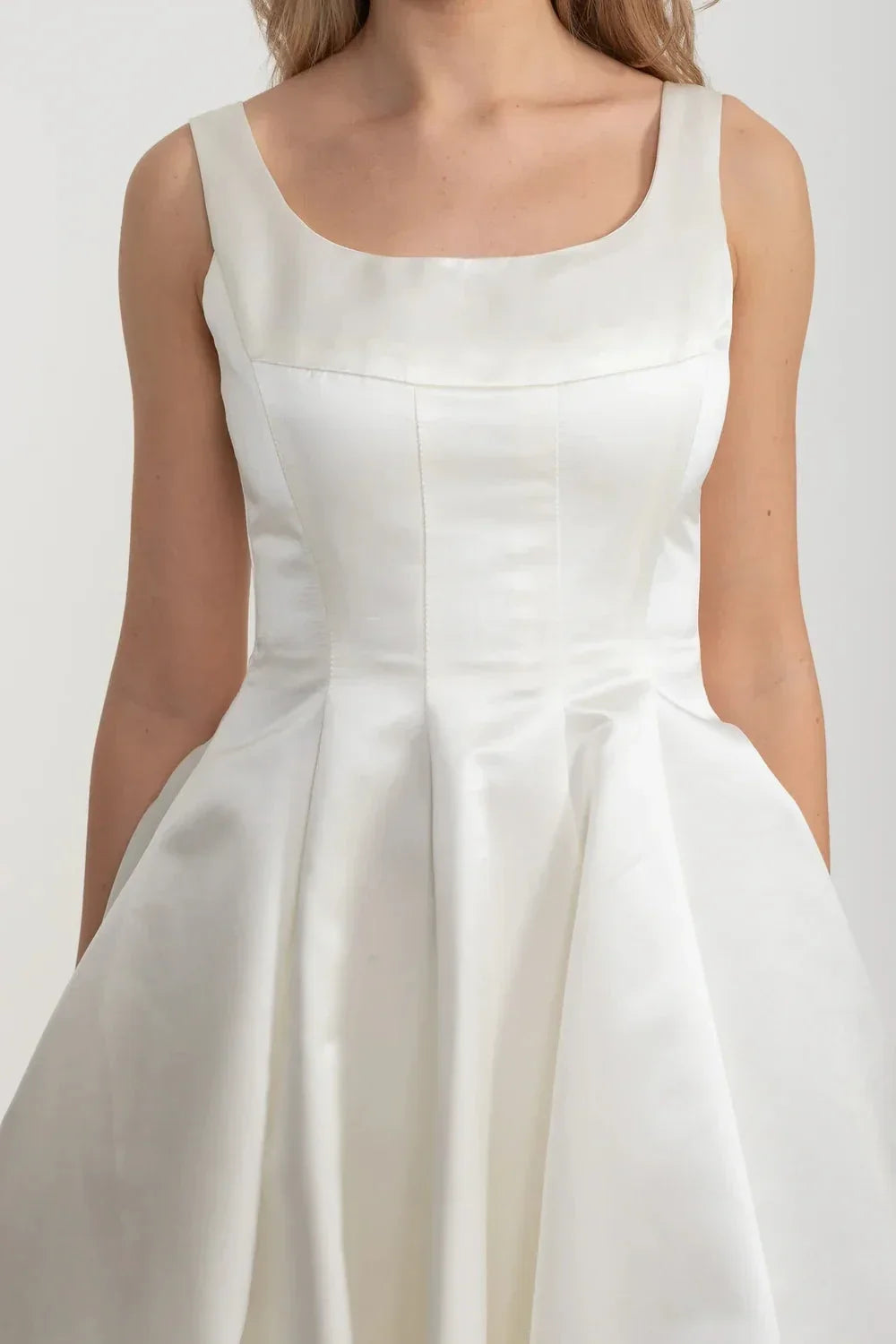 Sleeveless A-Line Midi Dress with Tailored Bodice and Flared Skirt – White – view 5