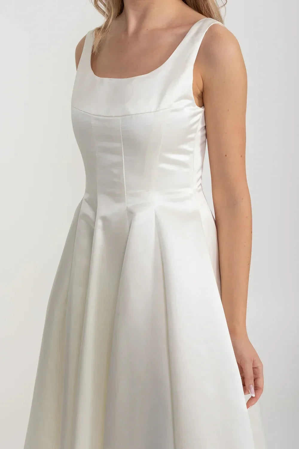 Sleeveless A-Line Midi Dress with Tailored Bodice and Flared Skirt – White – view 6