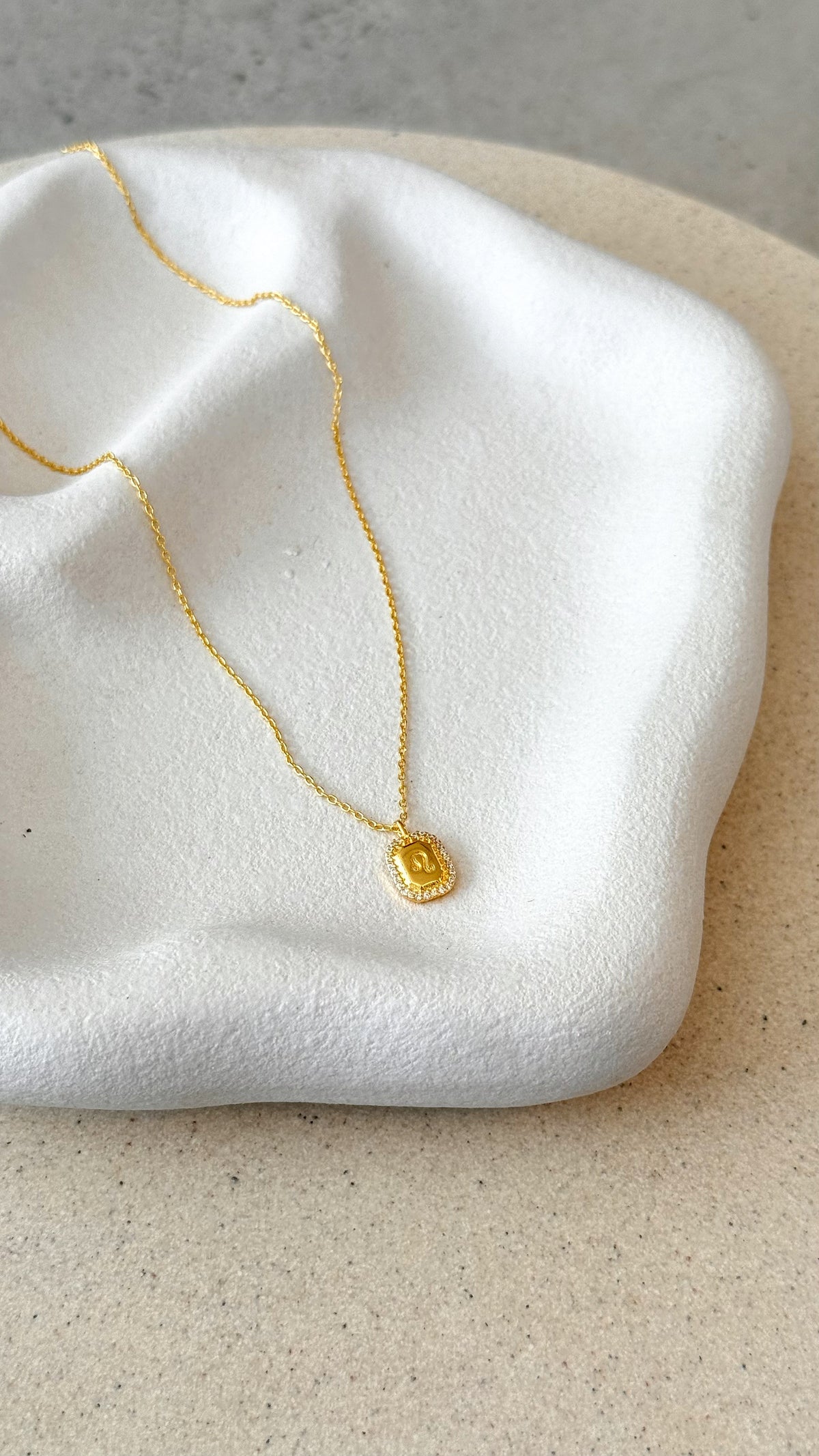 Leo Zodiac Pendant Necklace with Diamante Detail – Gold