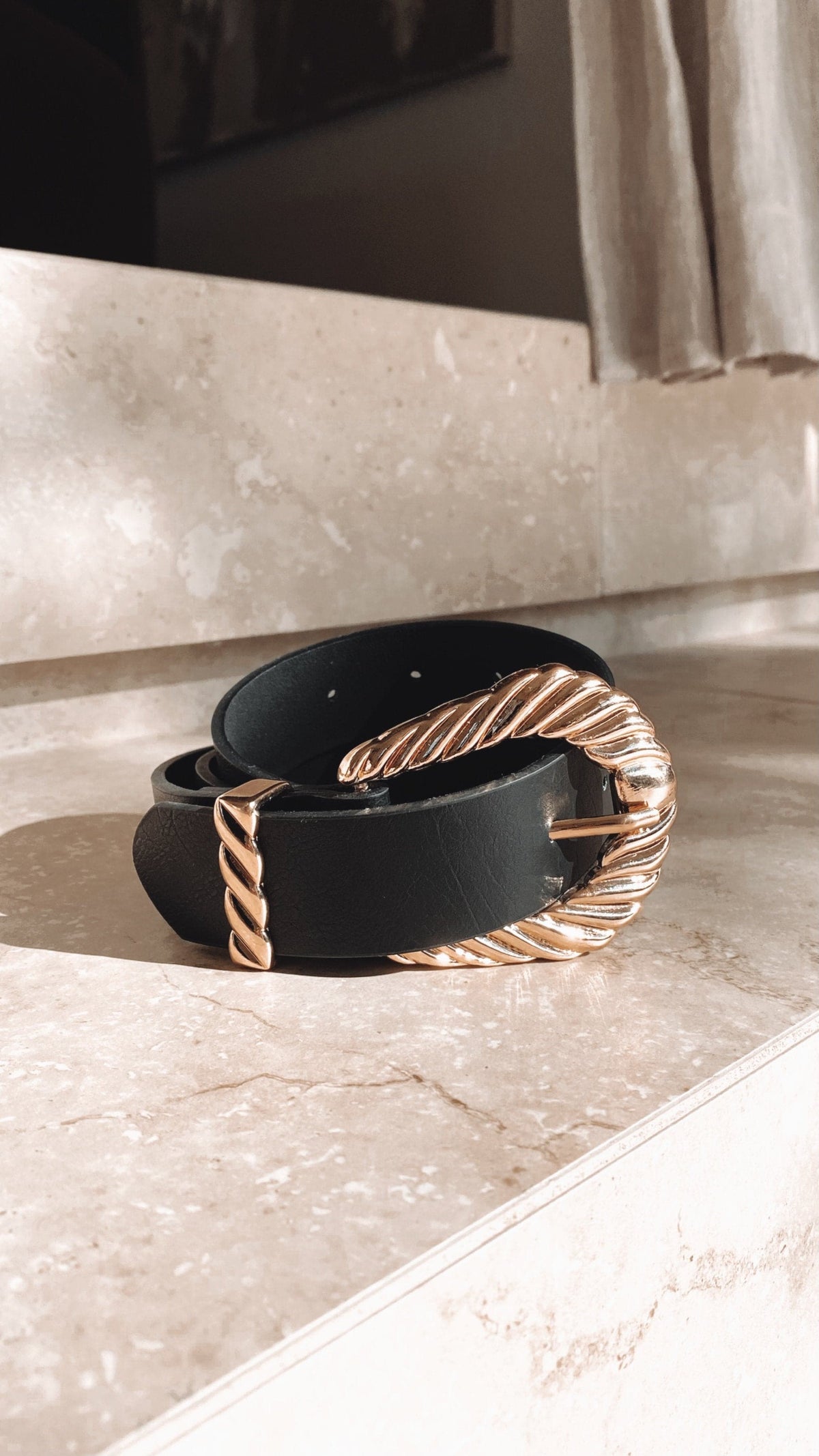 Amelie Bold Twist Buckle Synthetic Belt – Black/Gold – view 6