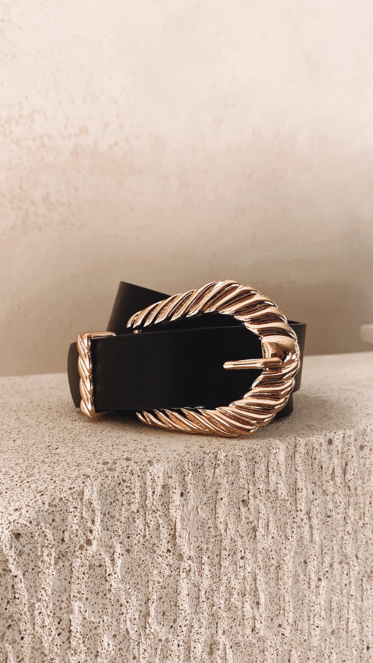 Amelie Bold Twist Buckle Synthetic Belt – Black/Gold – view 2