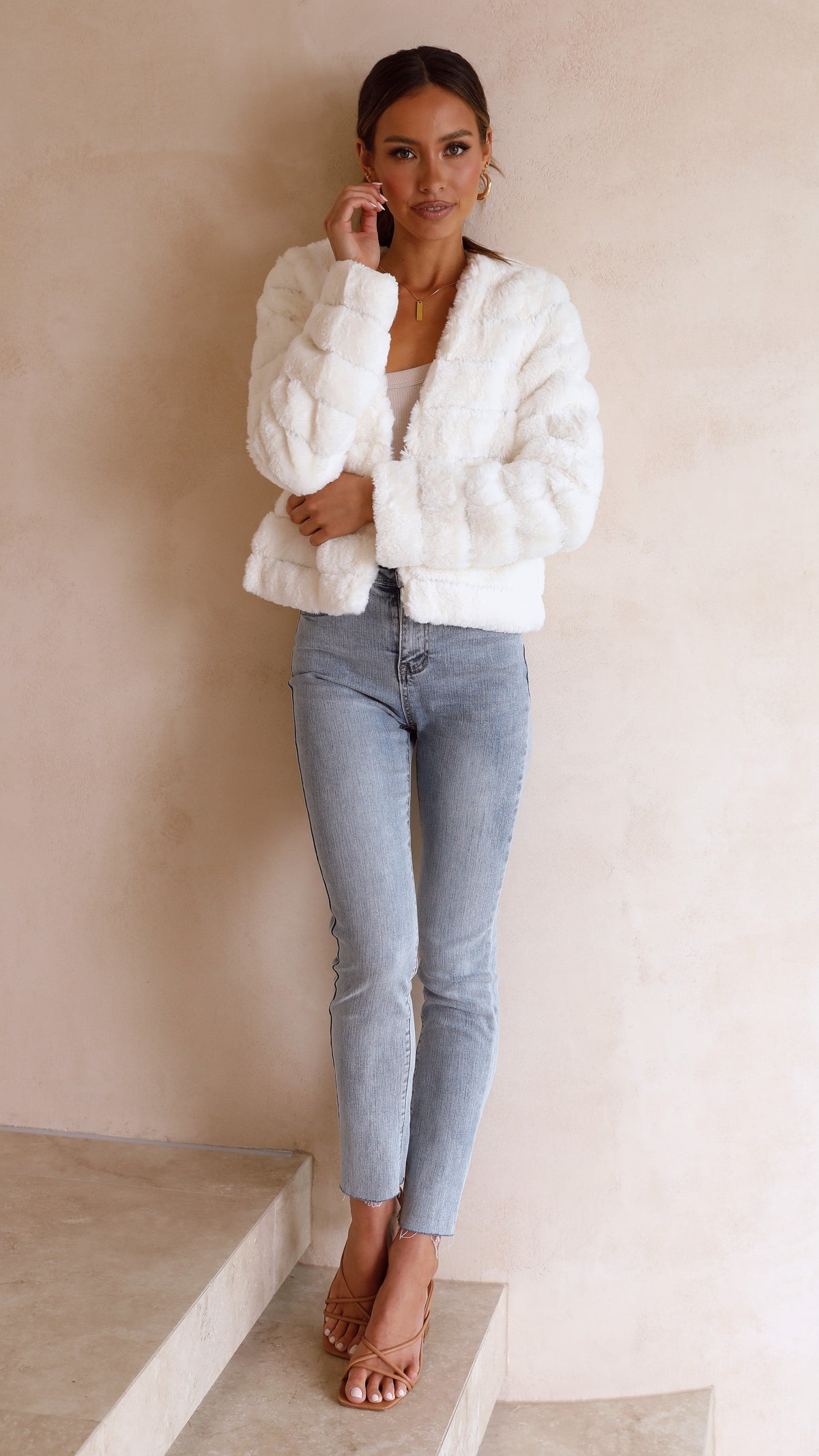 Tully Cropped Faux Fur Jacket with Claw Clasp – White – view 14