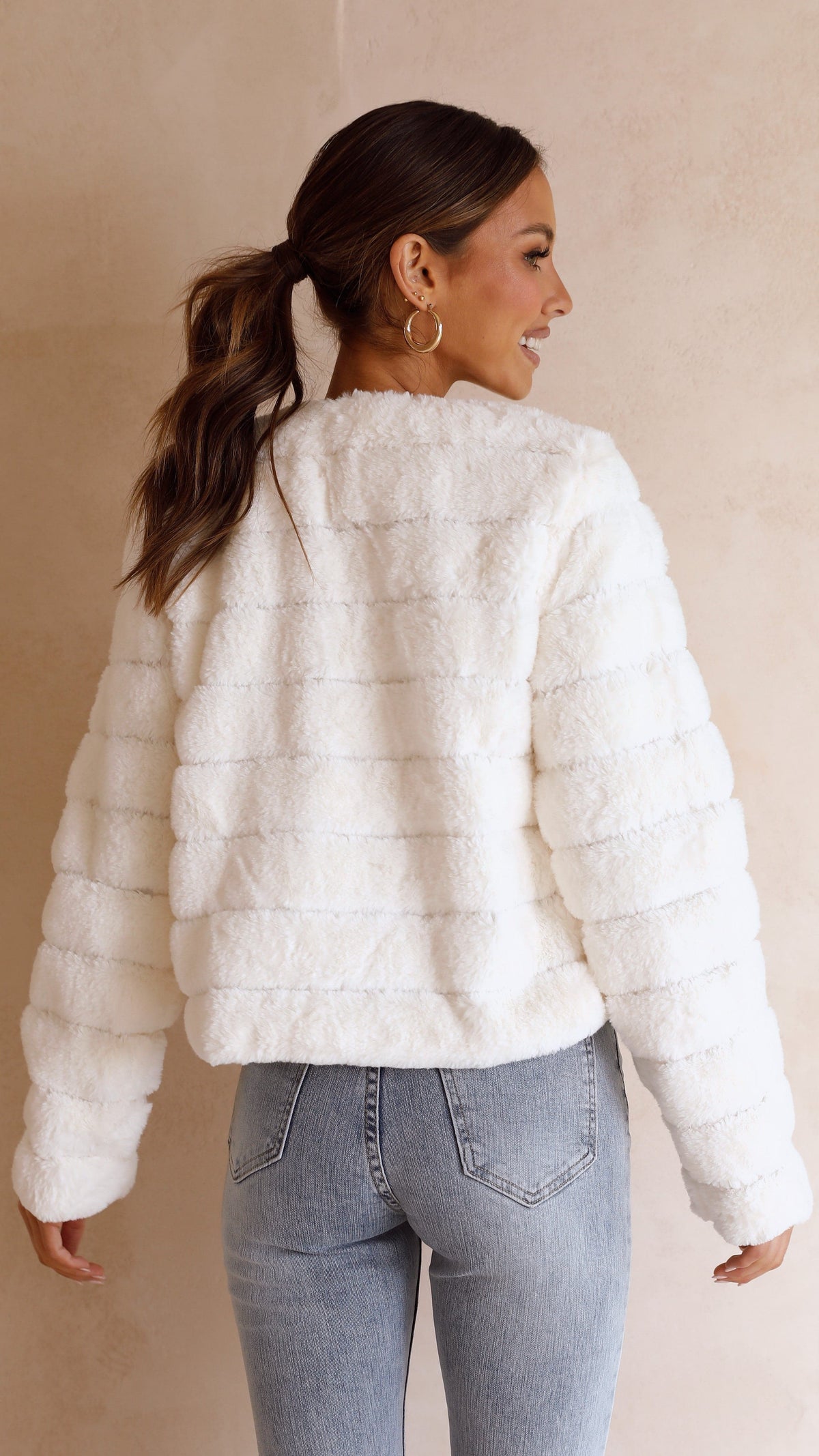 Tully Cropped Faux Fur Jacket with Claw Clasp – White – view 11