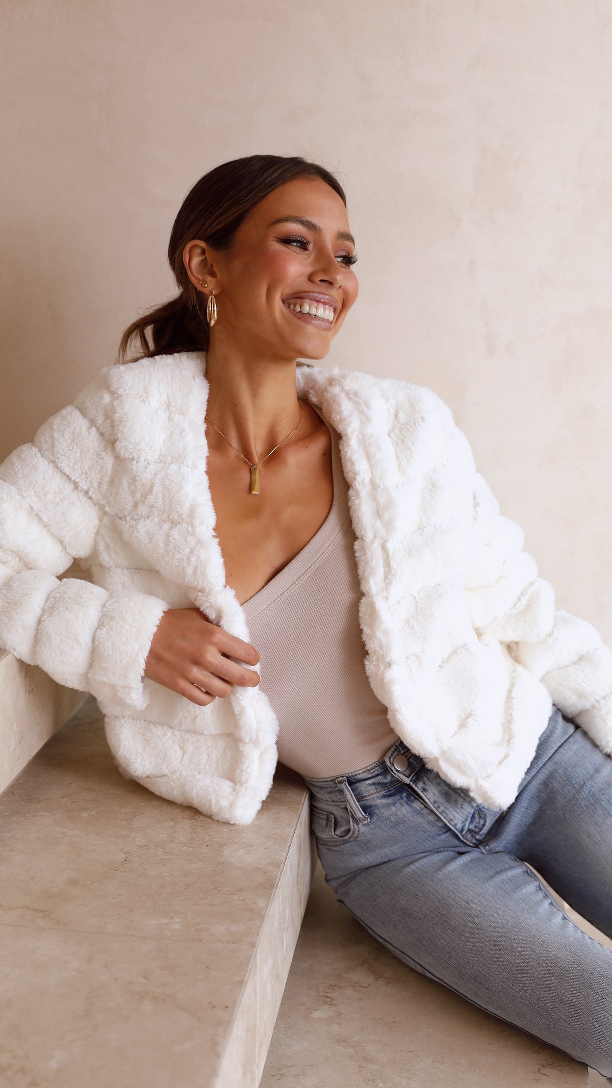 Tully Cropped Faux Fur Jacket with Claw Clasp – White – view 13