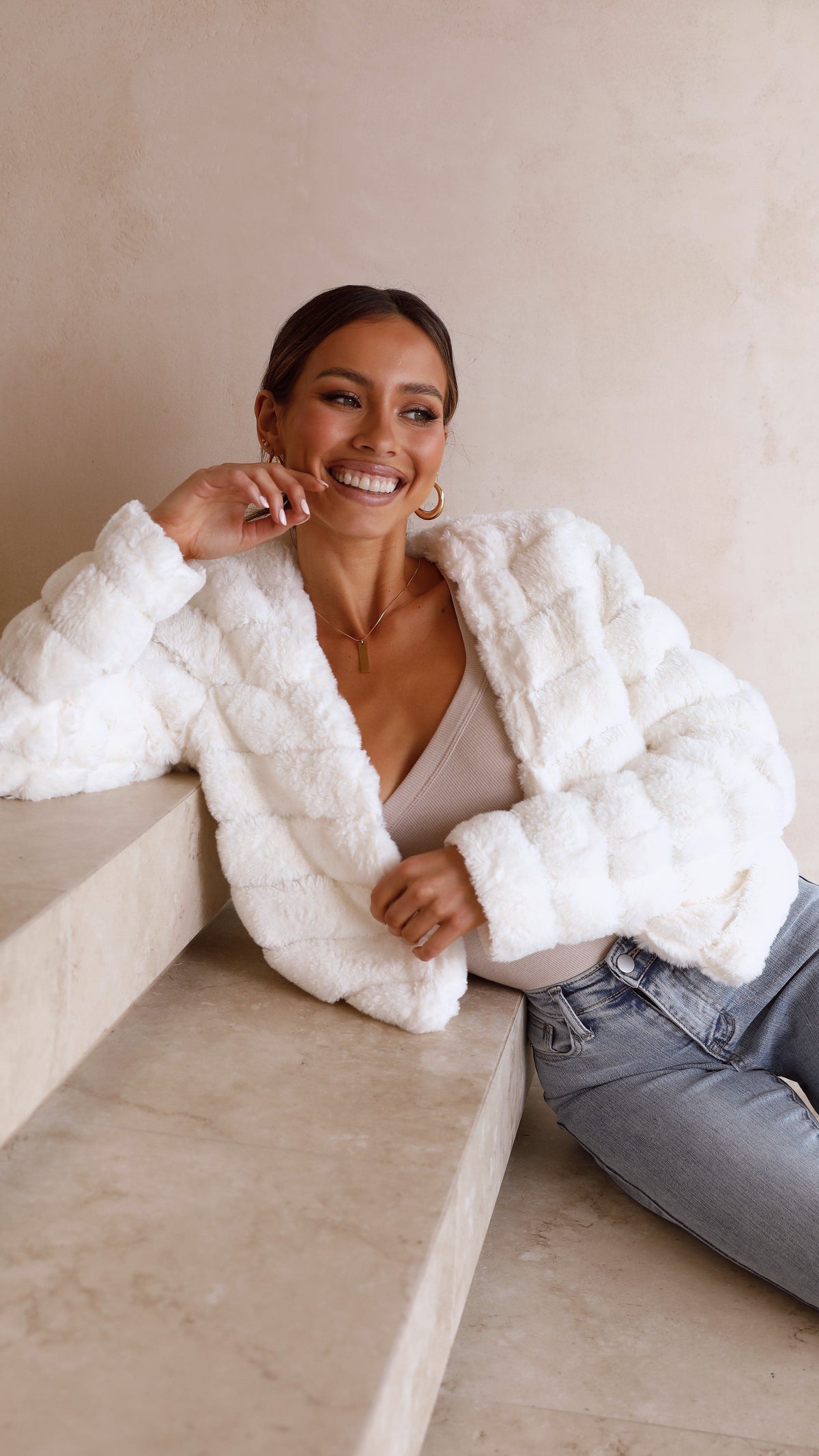 Tully Cropped Faux Fur Jacket with Claw Clasp – White – view 10