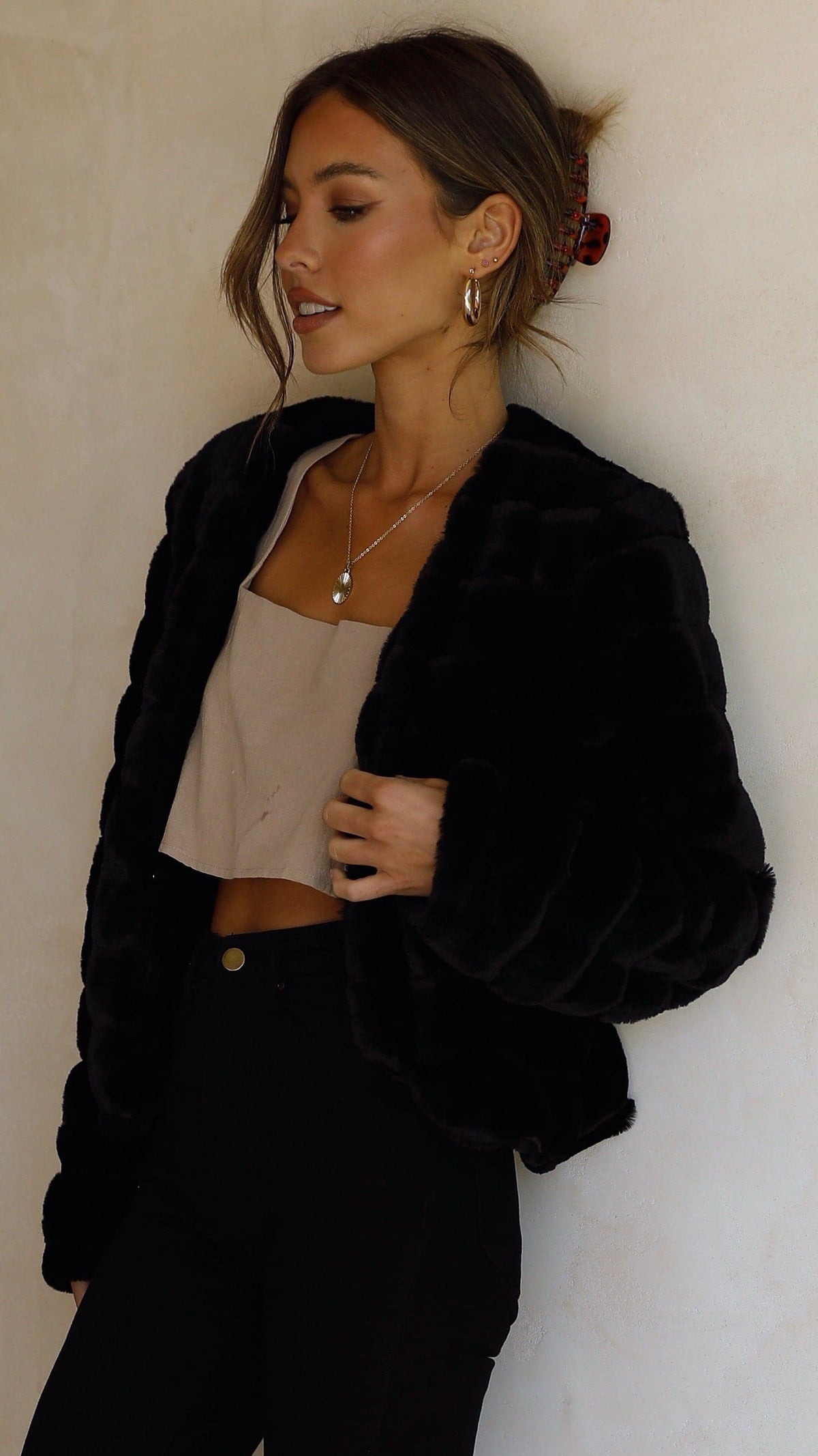 Tully Cropped Faux Fur Jacket with Claw Clasp – Black – view 22