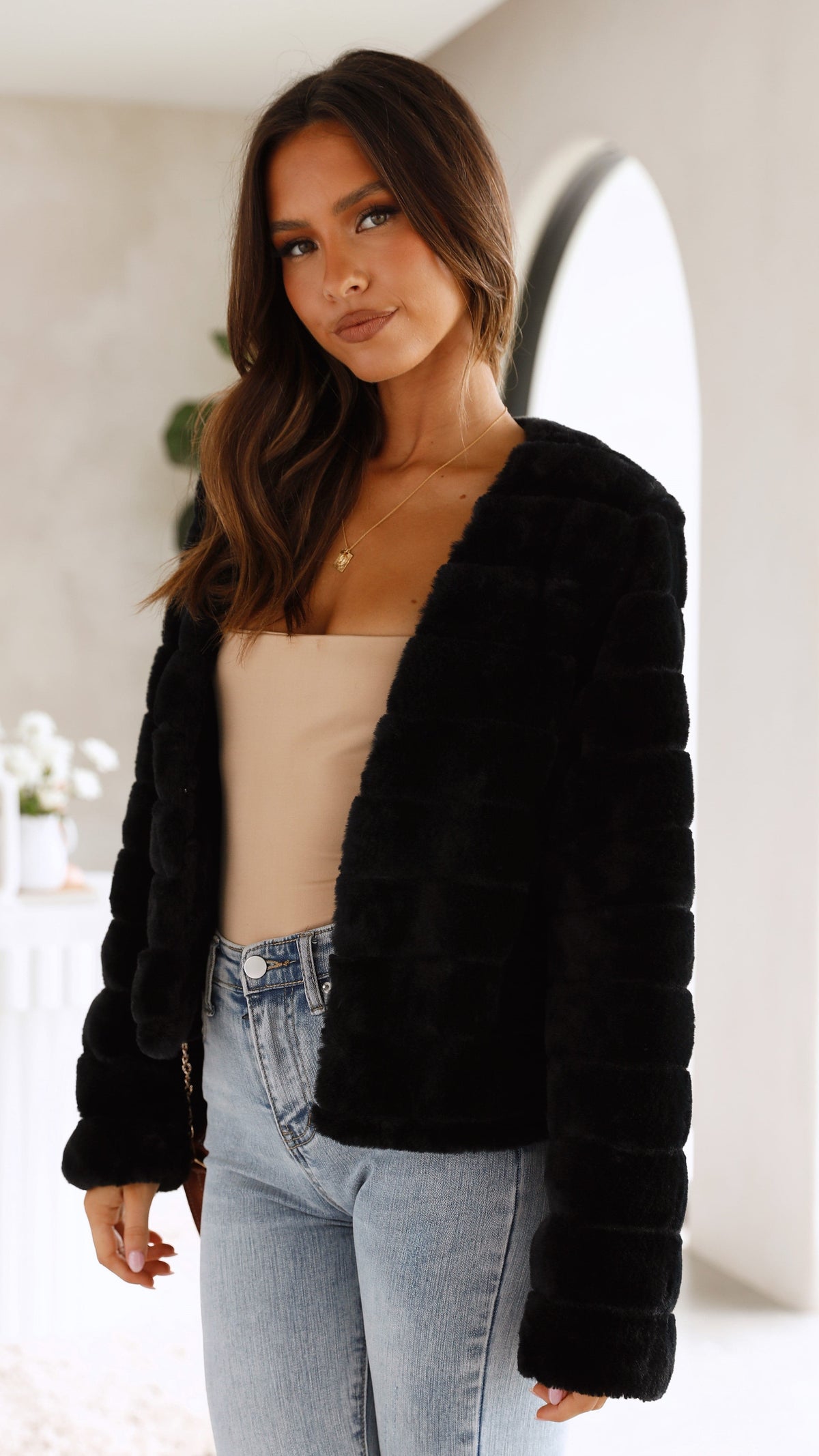 Tully Cropped Faux Fur Jacket with Claw Clasp – Black – view 15