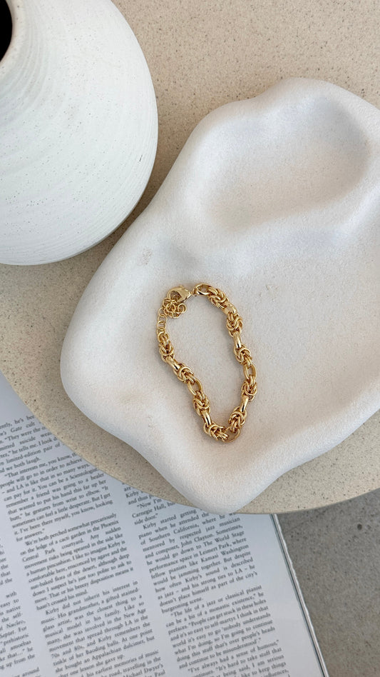 Varvara Knotted Link Chain Bracelet with Lobster Clasp – Gold