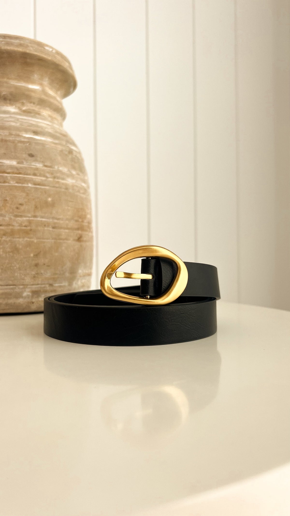 Jacory Irregular Buckle PU Leather Belt – Black/Gold – view 1