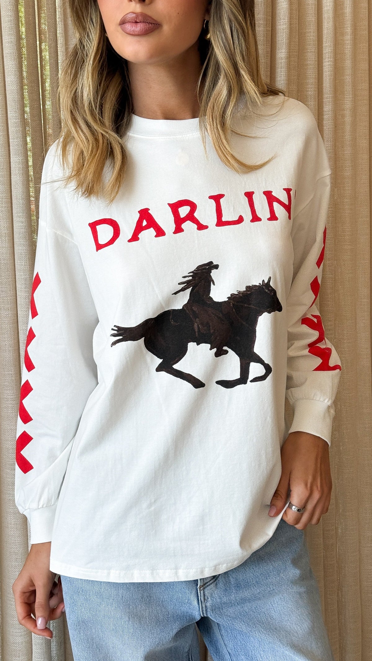 Darlin Relaxed Longline Graphic Long Sleeve T-Shirt – White – view 7