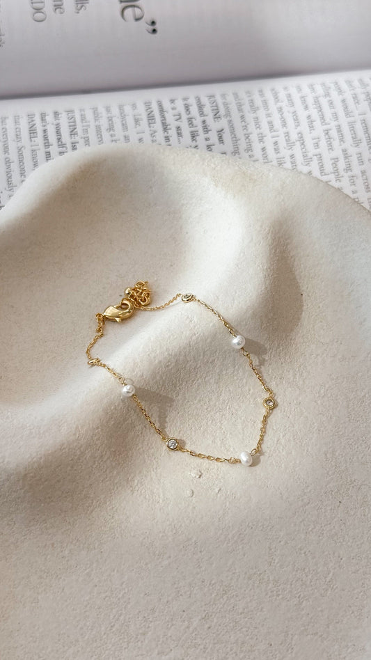 Nina Freshwater Pearl and Crystal Fine Chain Bracelet – Gold