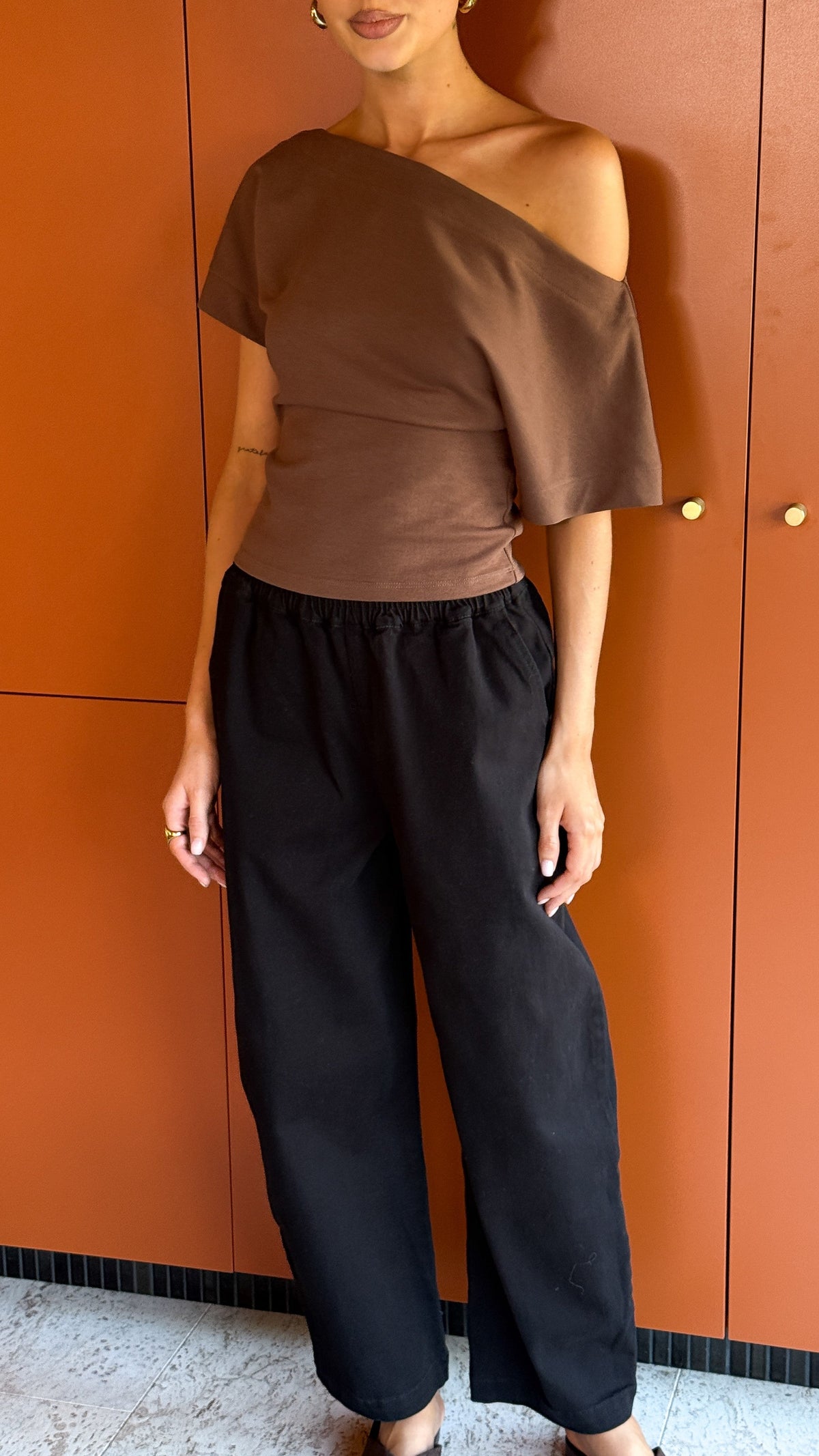 Delia Relaxed Fit Elasticated Waist Cotton Trousers – Black – view 5