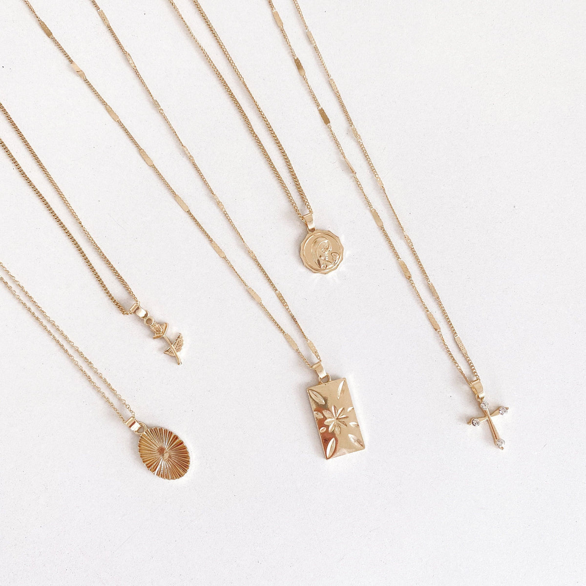 Five-Piece Dainty Charm Pendant Necklace Set – Gold – view 3
