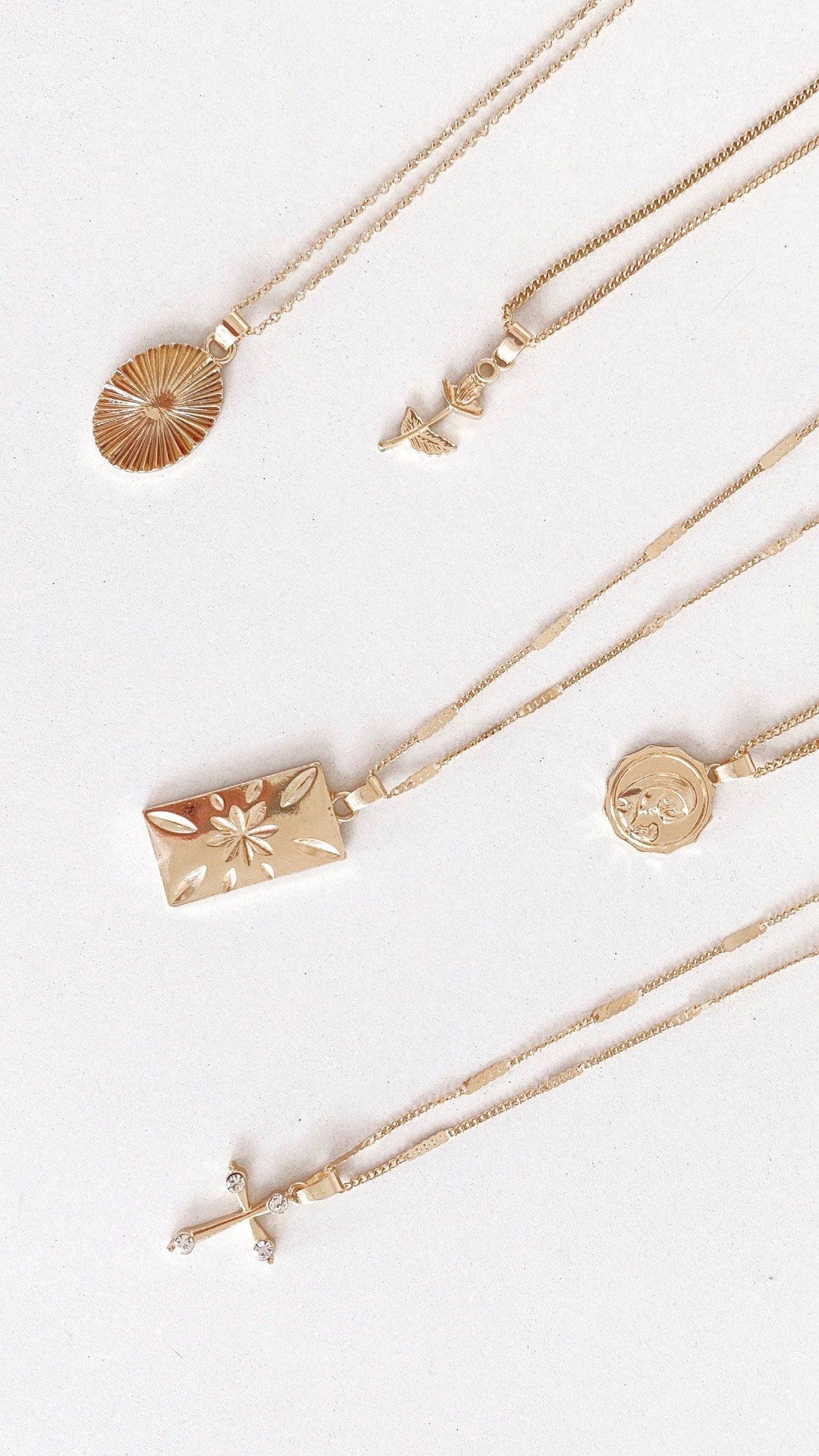 Five-Piece Dainty Charm Pendant Necklace Set – Gold – view 5