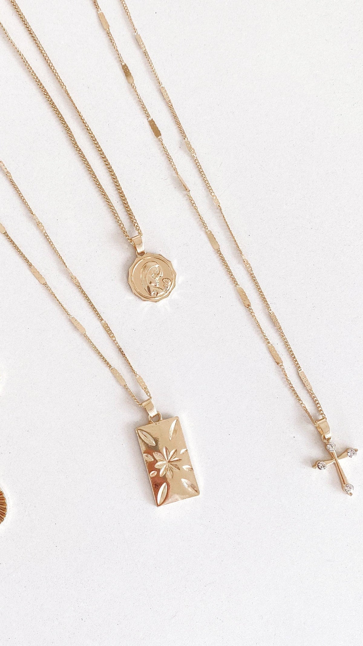 Five-Piece Dainty Charm Pendant Necklace Set – Gold