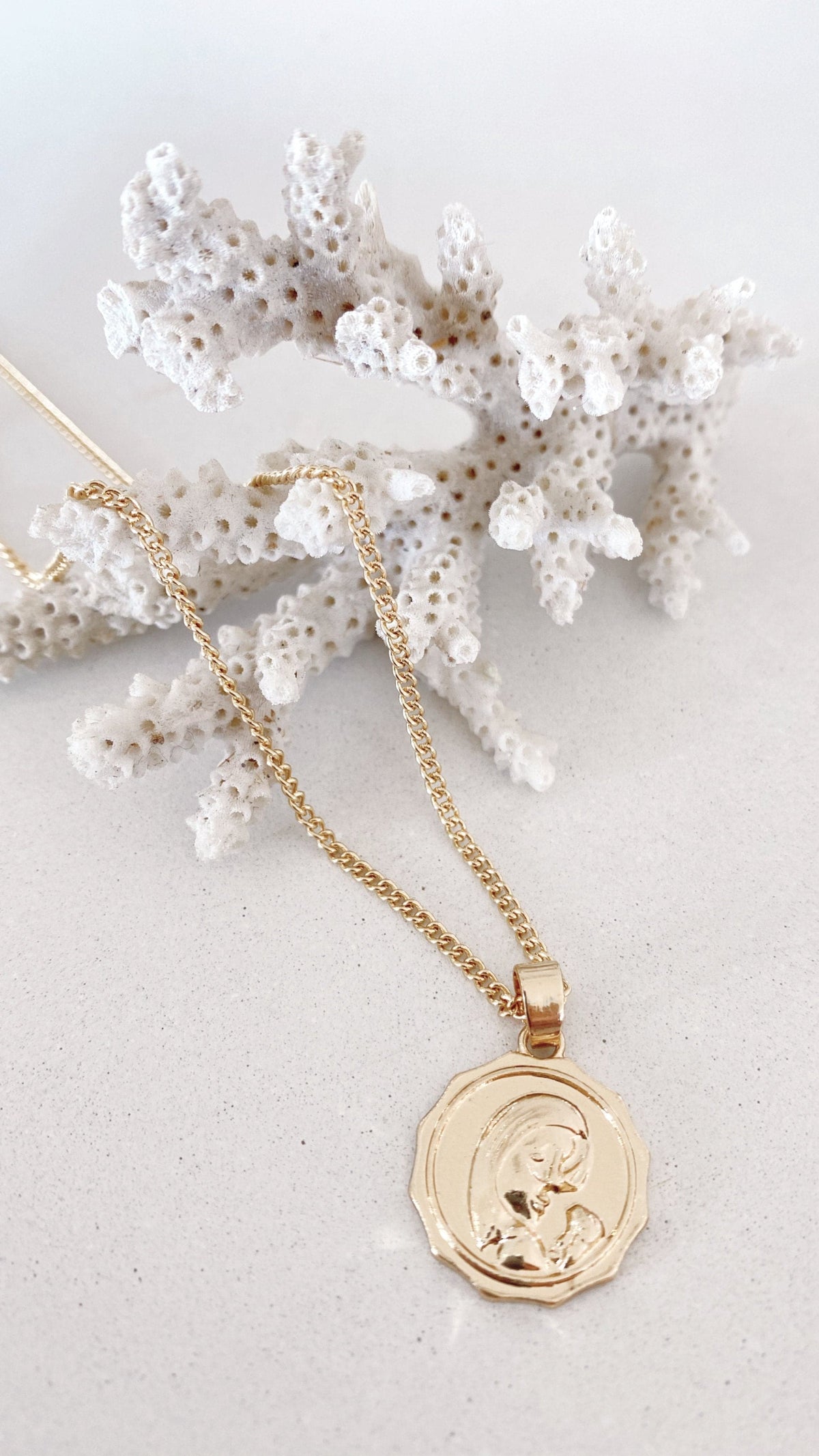 Five-Piece Dainty Charm Pendant Necklace Set – Gold