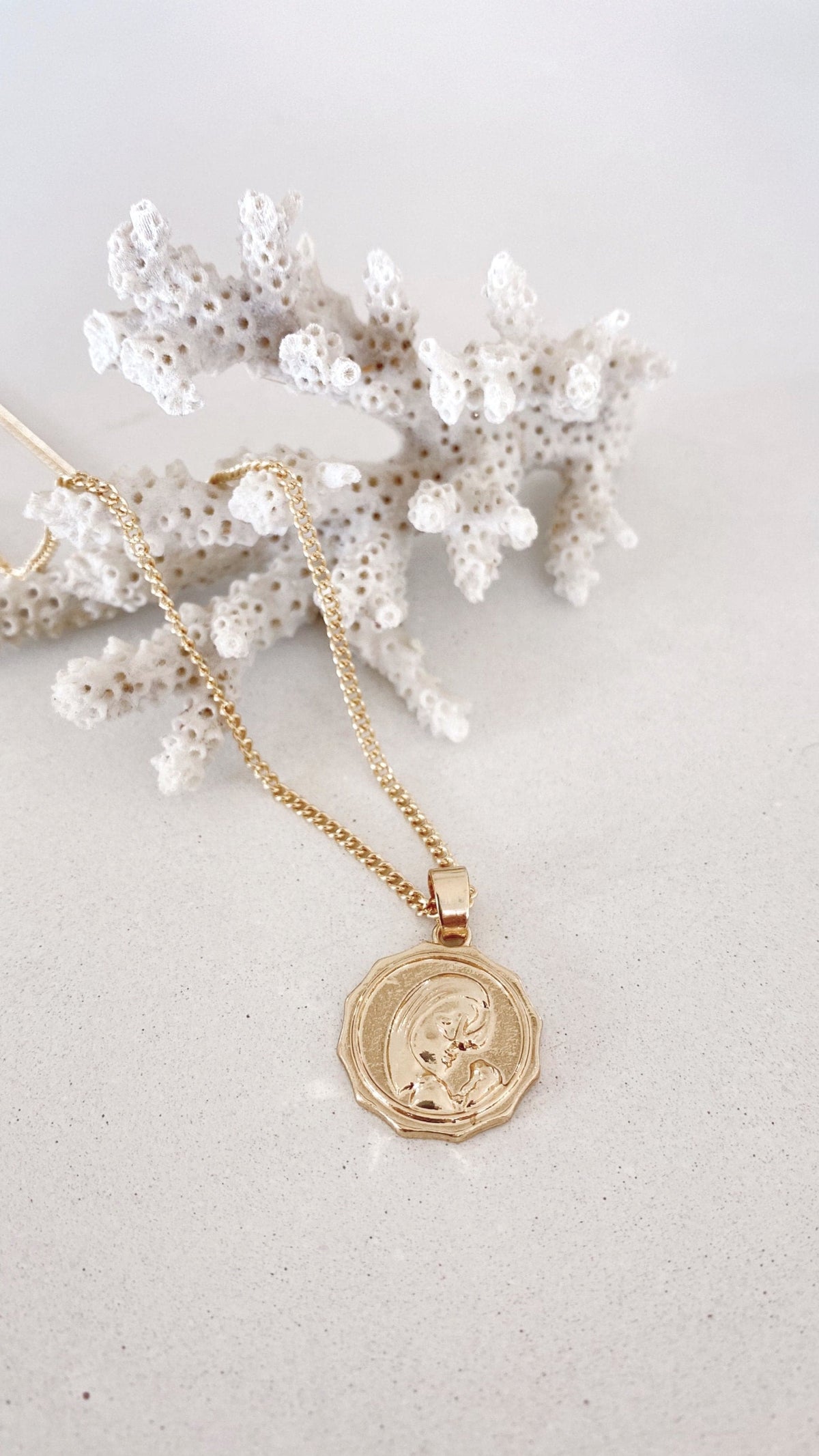Five-Piece Dainty Charm Pendant Necklace Set – Gold