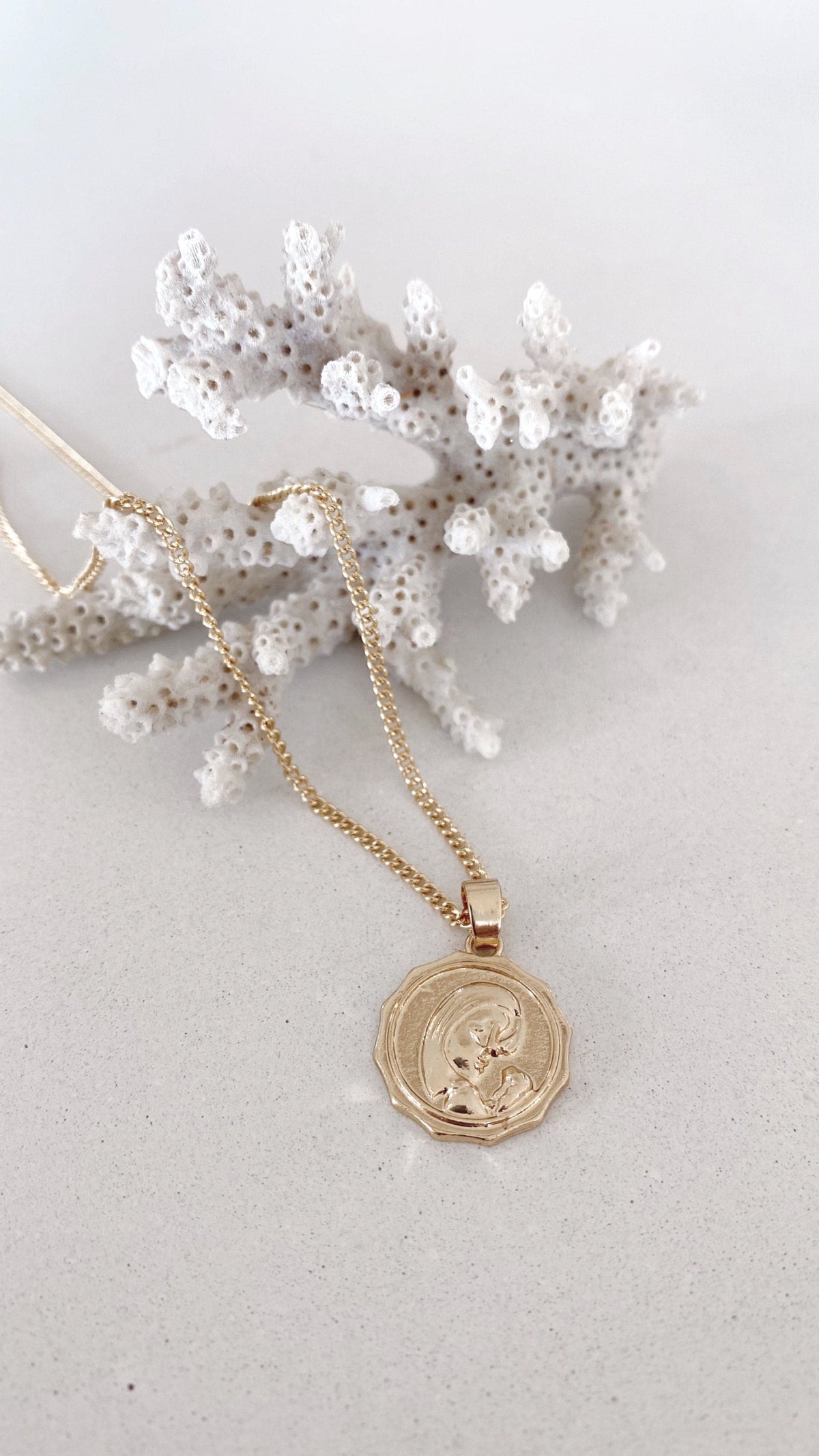 Five-Piece Dainty Charm Pendant Necklace Set – Gold