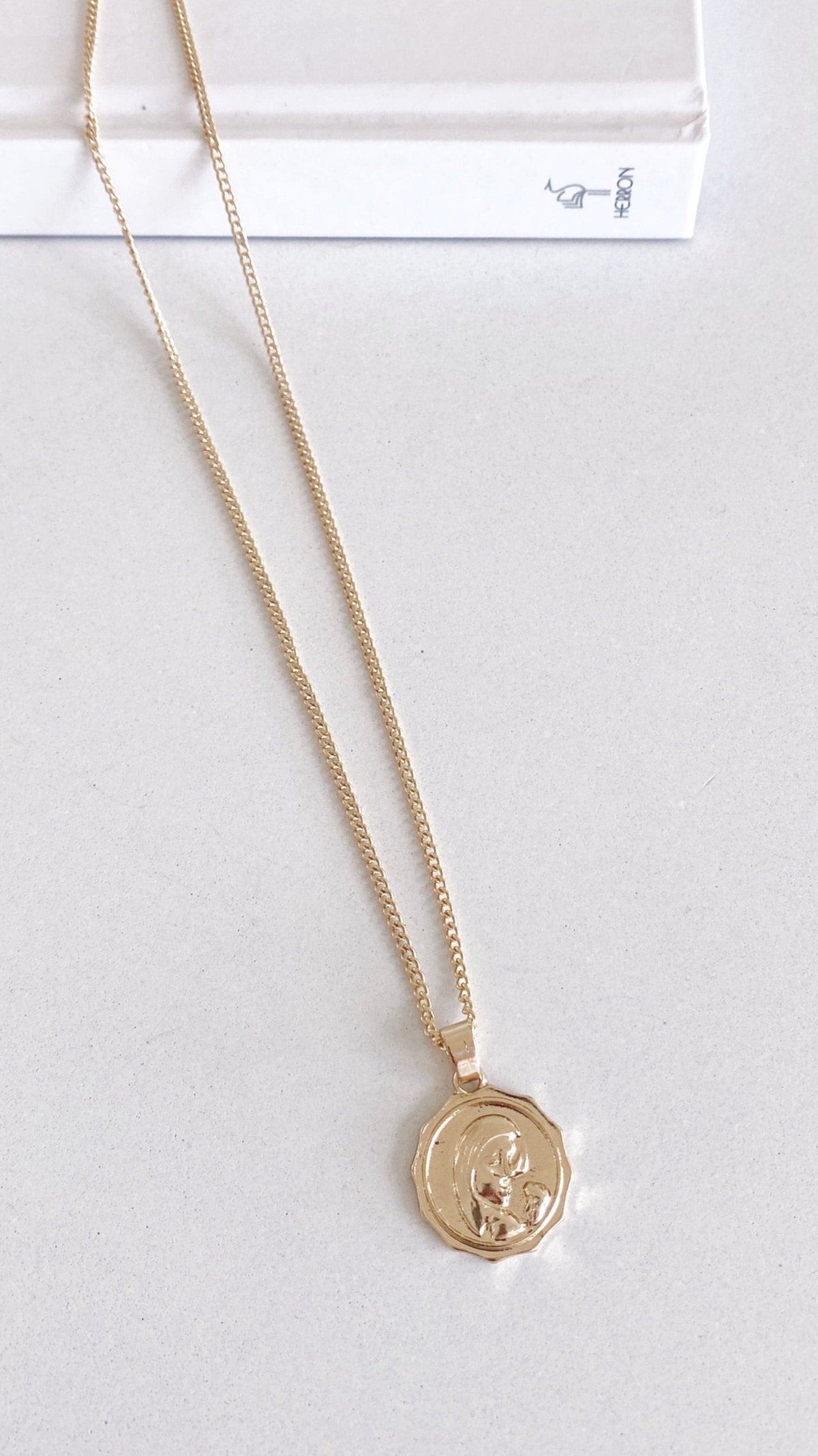 Five-Piece Dainty Charm Pendant Necklace Set – Gold – view 18